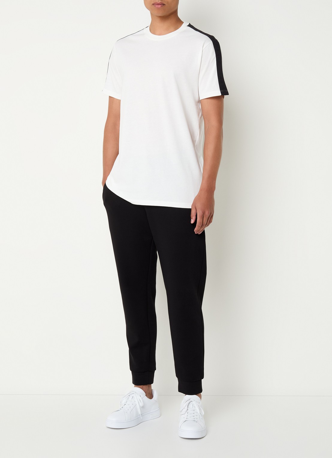 Armani T-shirt met logoband - voorkant 3 gebroken wit