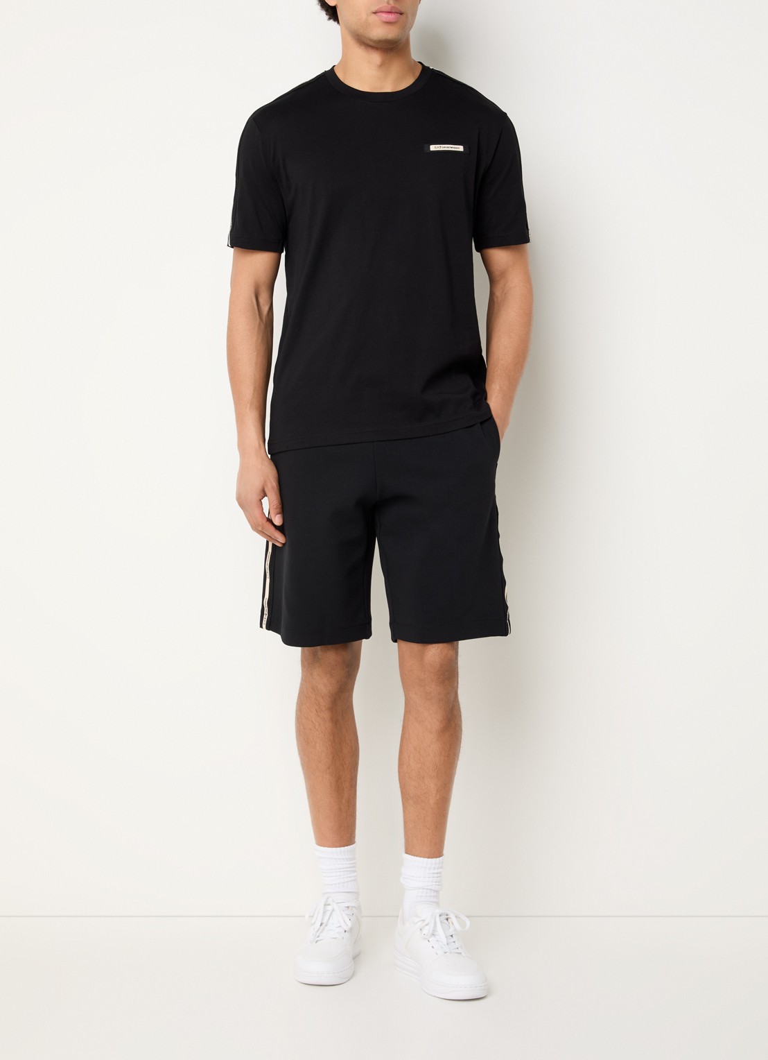 Armani T-shirt met logoband - voorkant 2 zwart