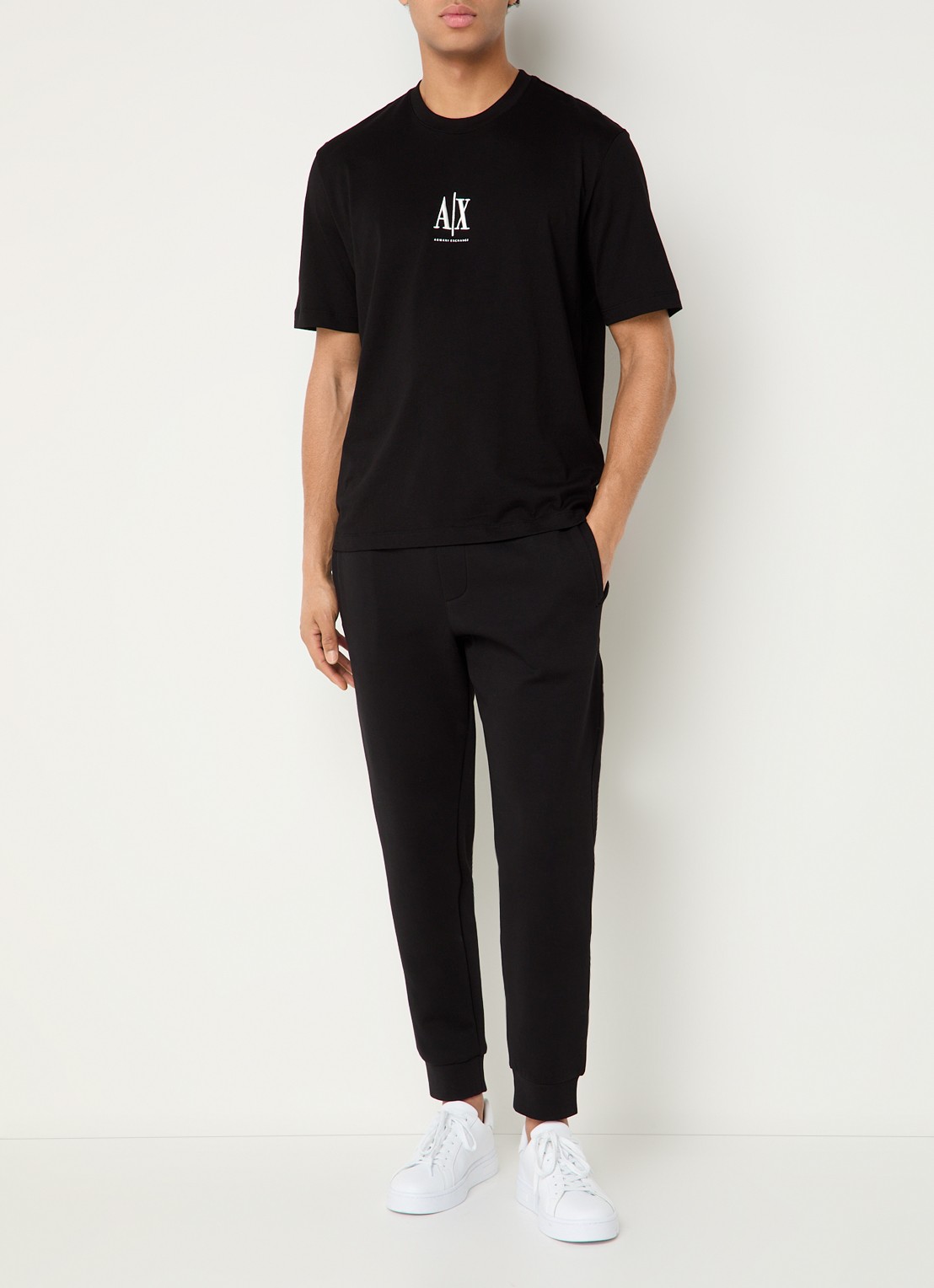 Armani T-shirt met logoborduring - voorkant 4 zwart