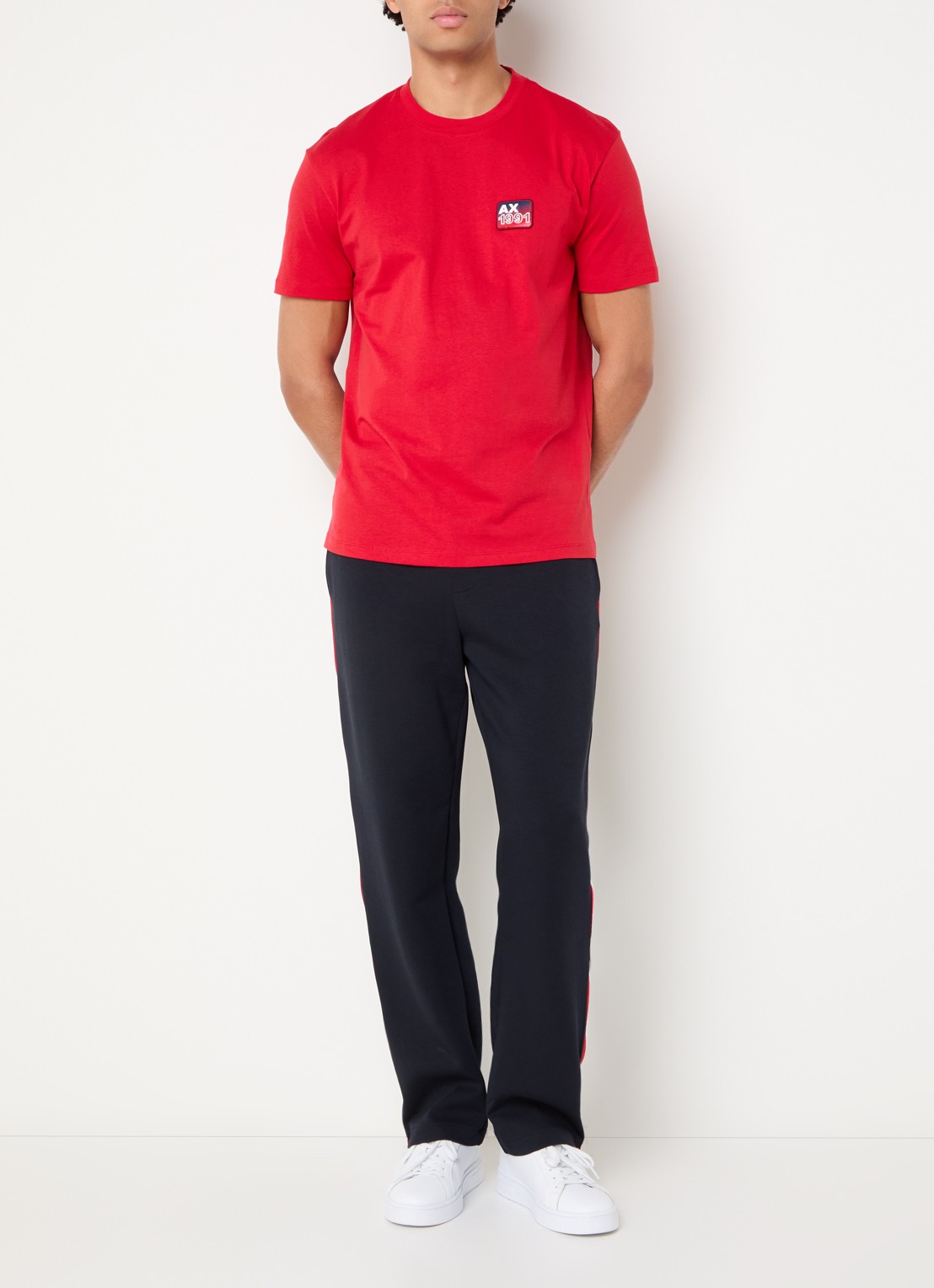 Armani T-shirt met logoborduring - voorkant 4 rood
