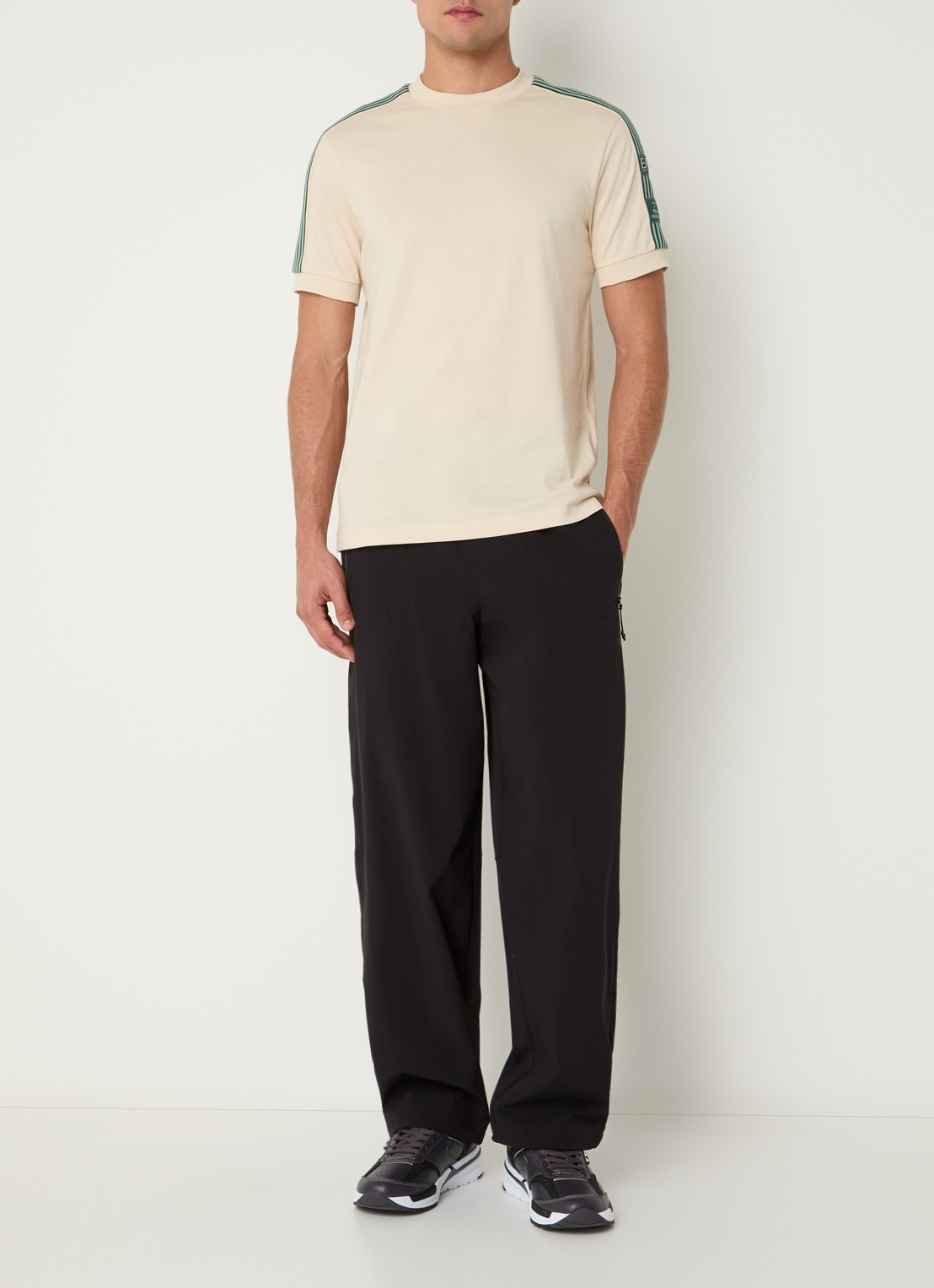 Armani T-shirt met logoborduring - voorkant 4 beige