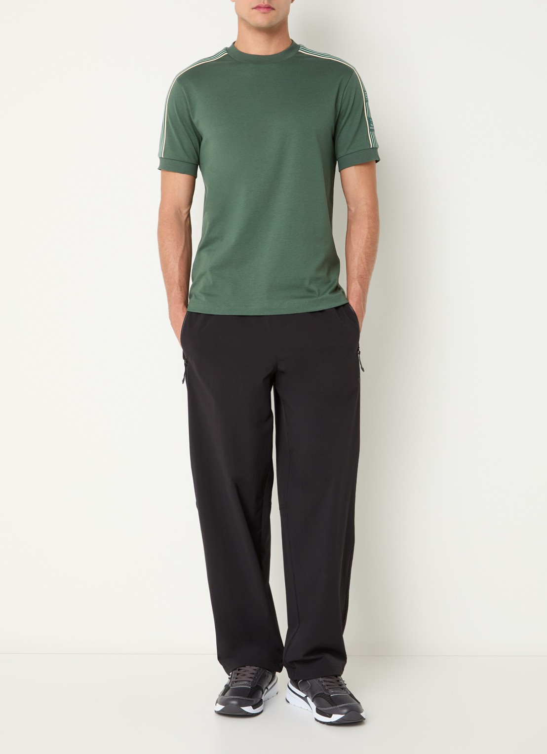 Armani T-shirt met logoborduring - voorkant 2 groen