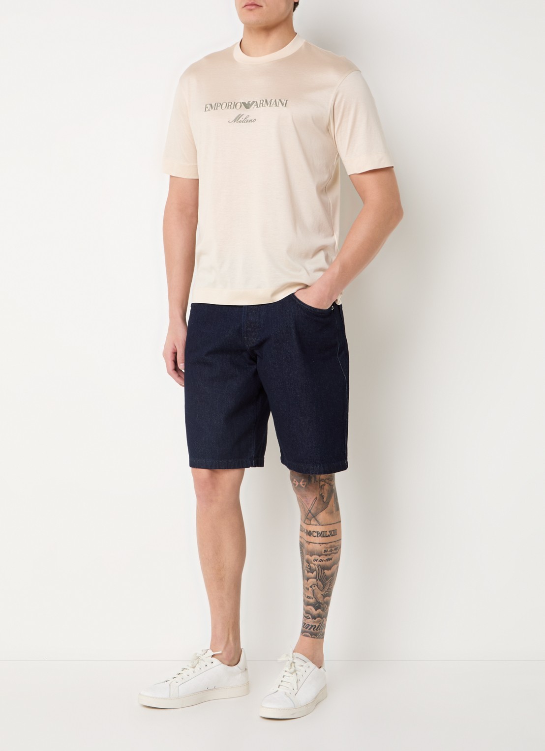 Armani T-shirt  met logoborduring - voorkant 3 creme