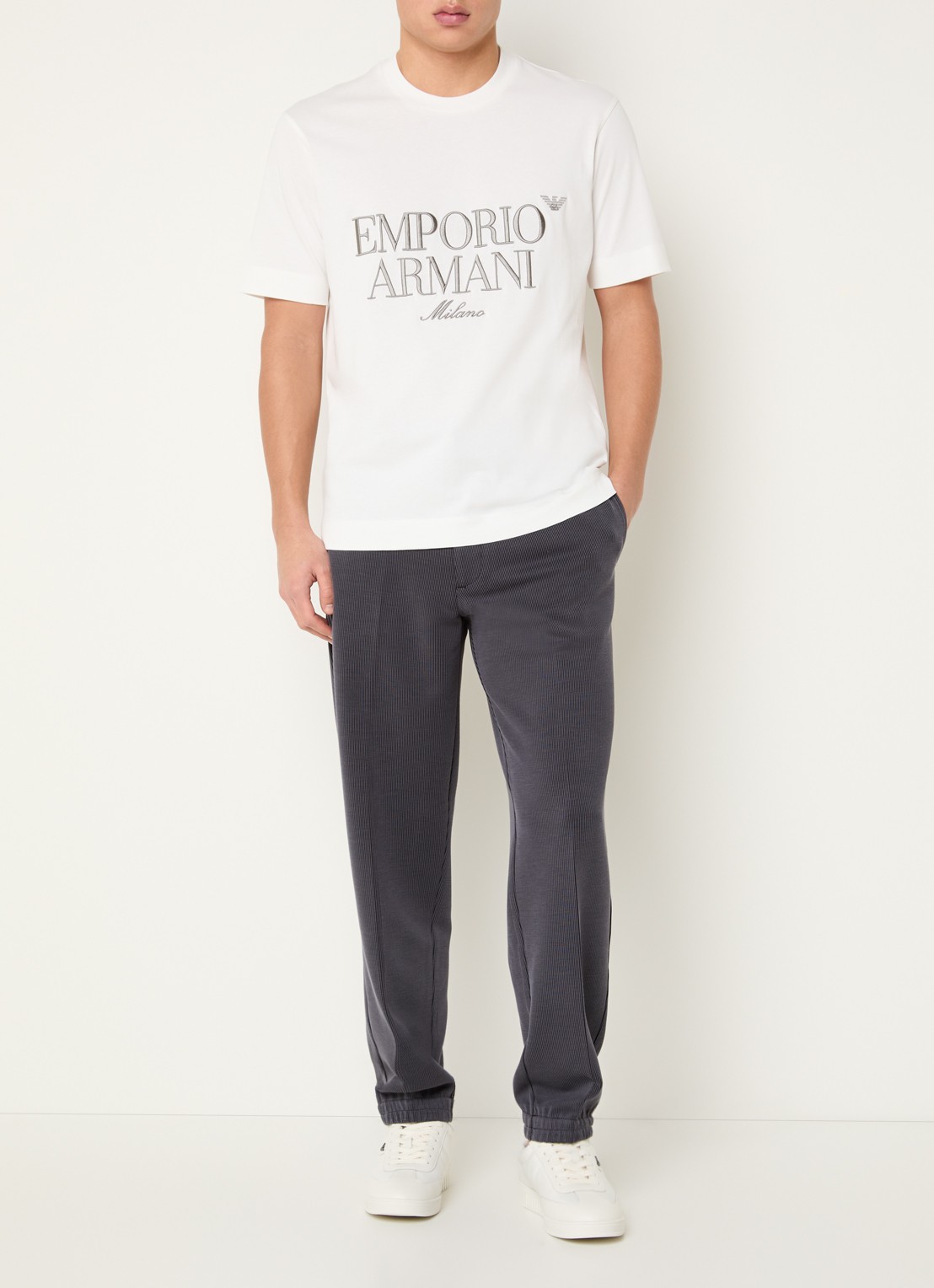 Armani T-shirt met logoborduring - voorkant 2 wit