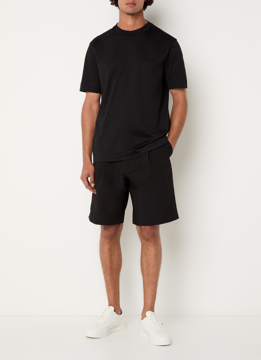 Armani T-shirt met logoborduring - voorkant 2 zwart