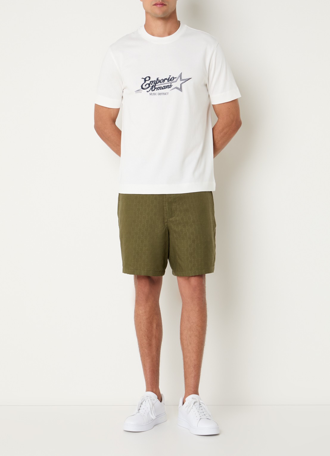 Armani T-shirt met logoborduring - voorkant 3 wit