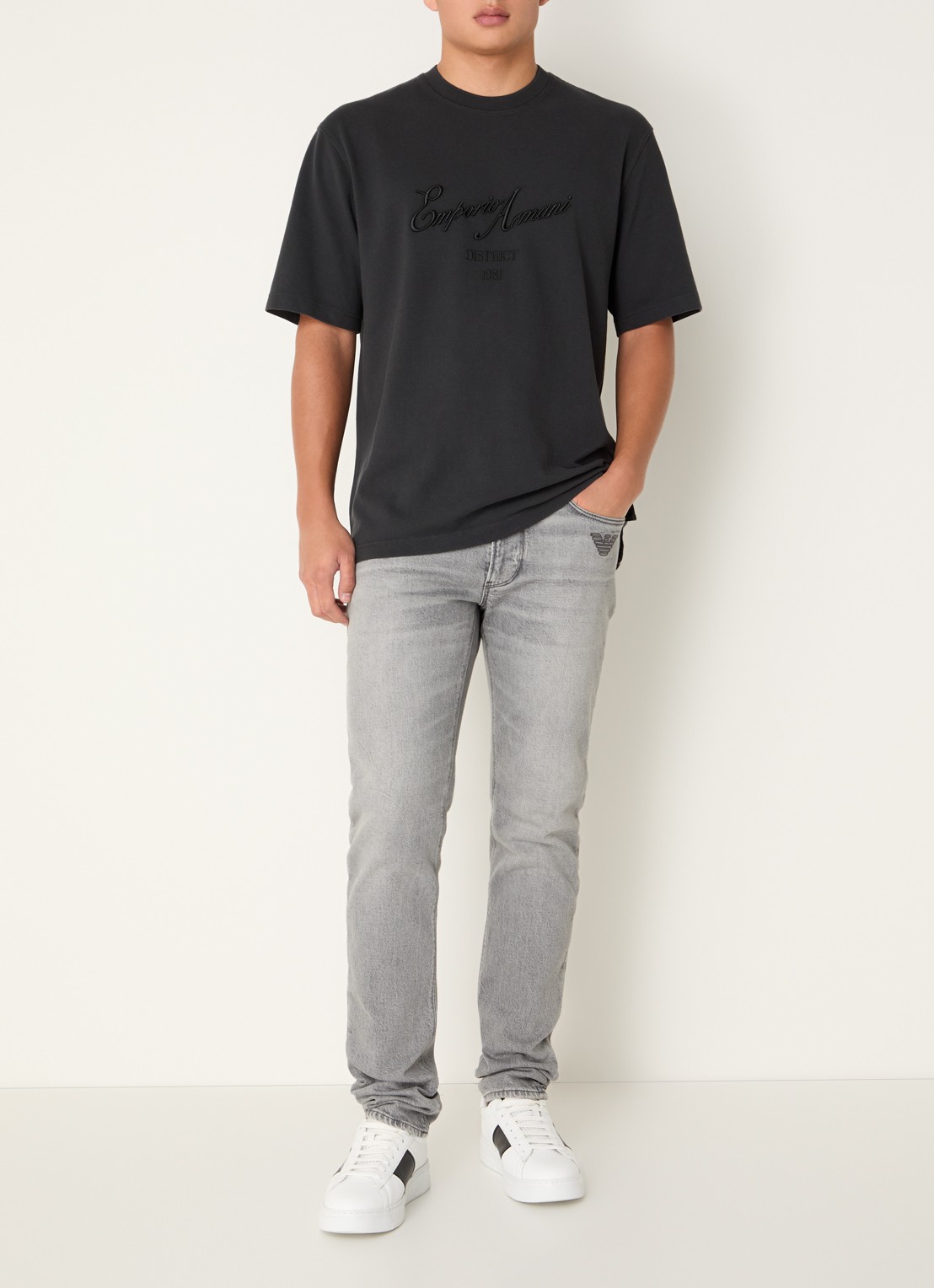 Armani T-shirt met logoborduring - voorkant 2 antraciet