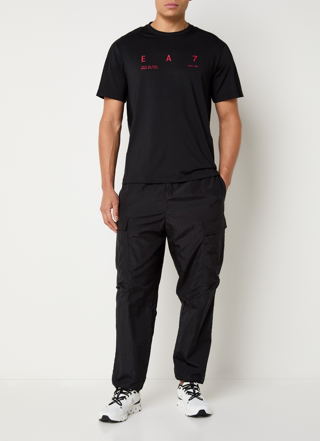 Armani T-shirt met logoprint - voorkant 2 zwart