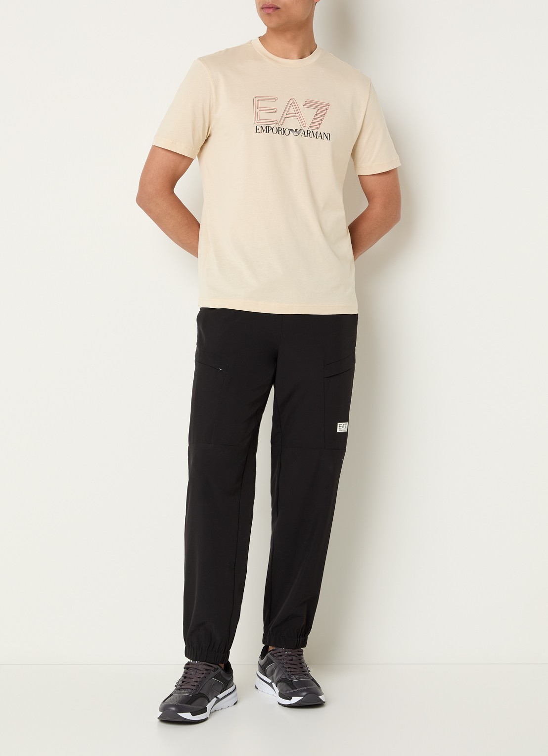 Armani T-shirt met logoprint - voorkant 2 creme