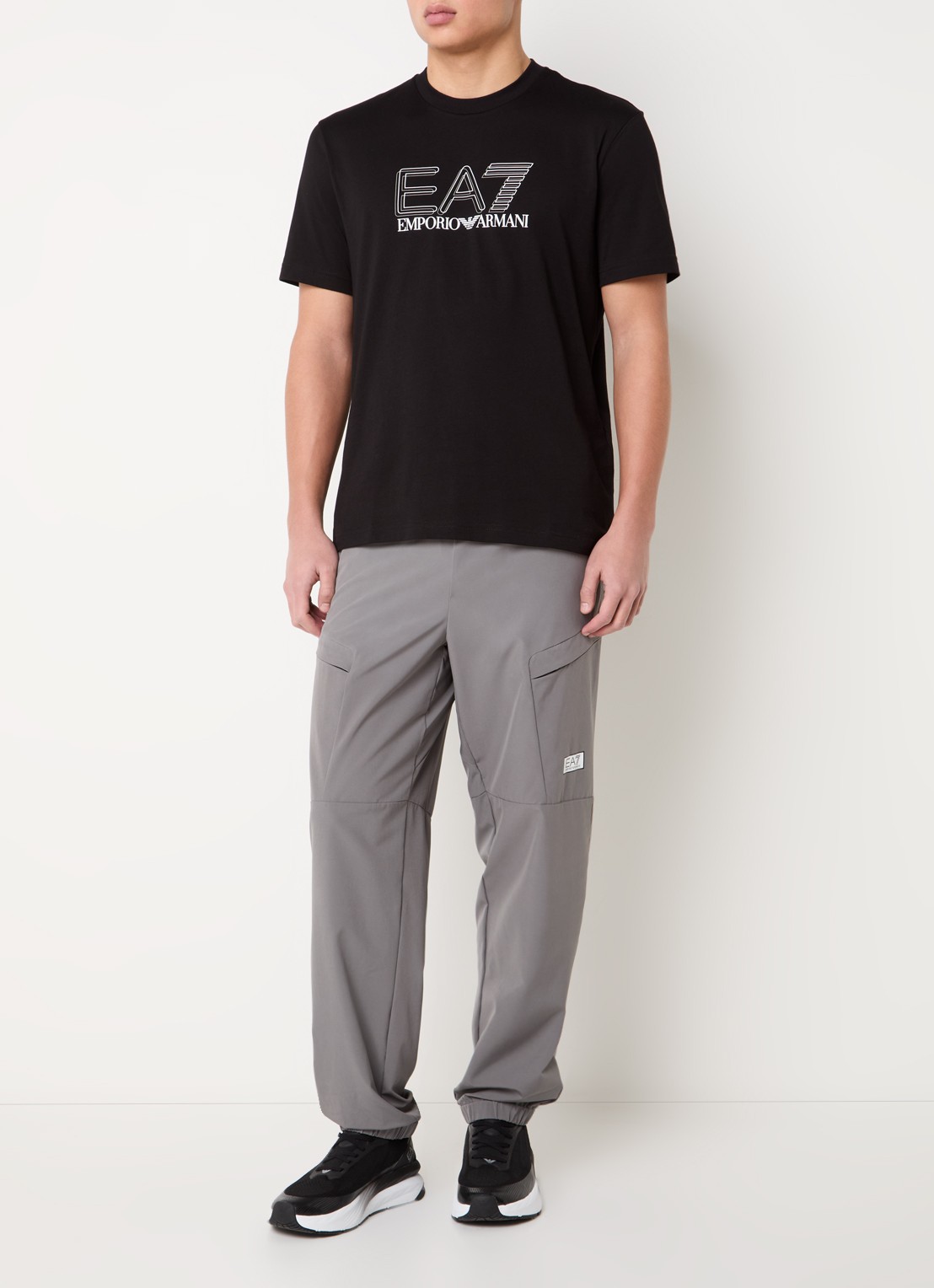 Armani T-shirt met logoprint - voorkant 2 zwart