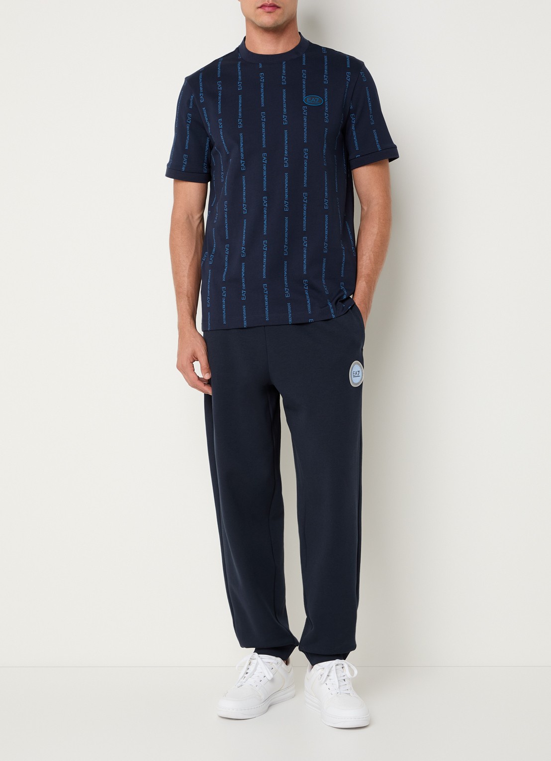 Armani T-shirt met logoprint - voorkant 3 indigo