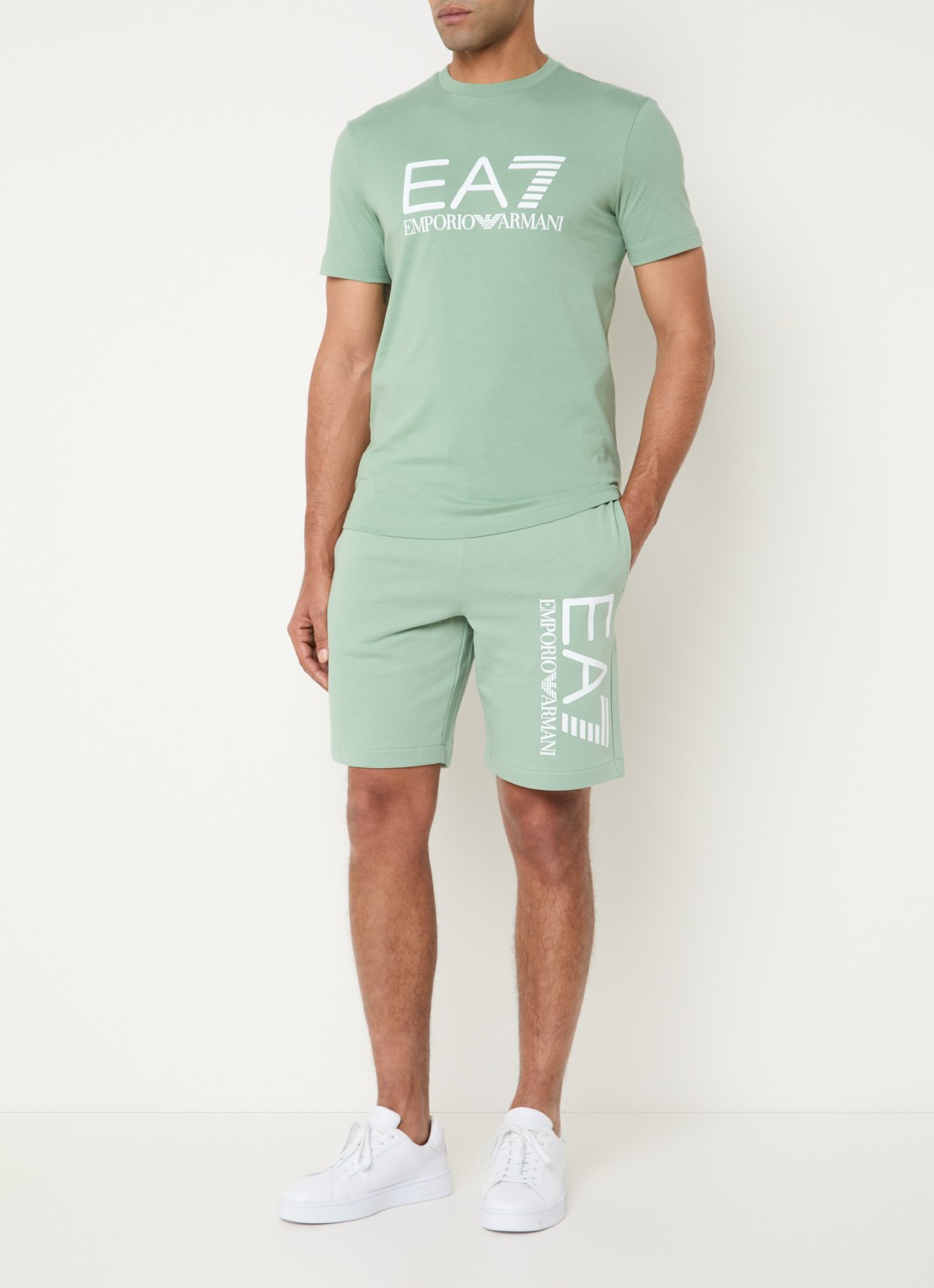 Armani T-shirt met logoprint - voorkant 3 lindegroen