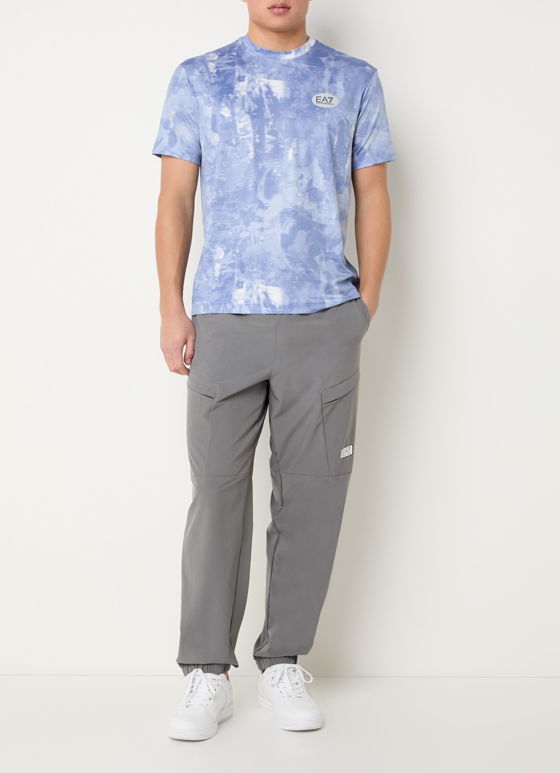 Armani T-shirt met logoprint - voorkant 3 lichtblauw
