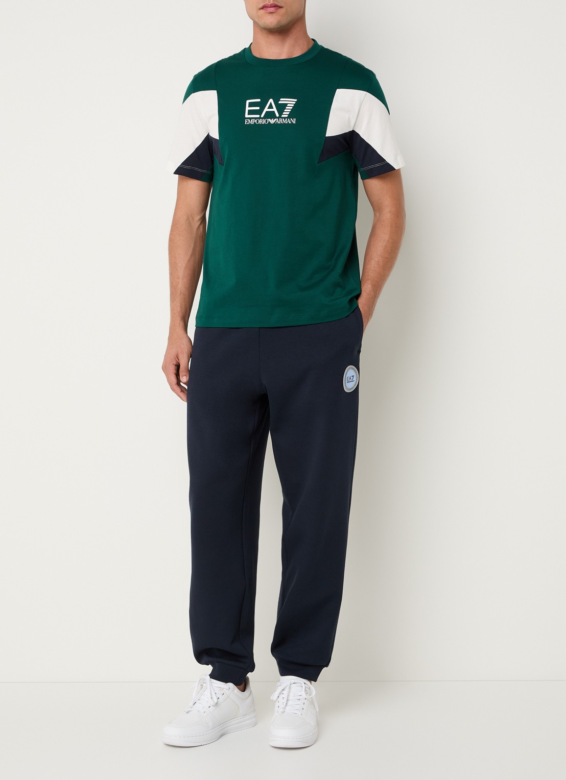 Armani T-shirt met logoprint - voorkant 2 groen