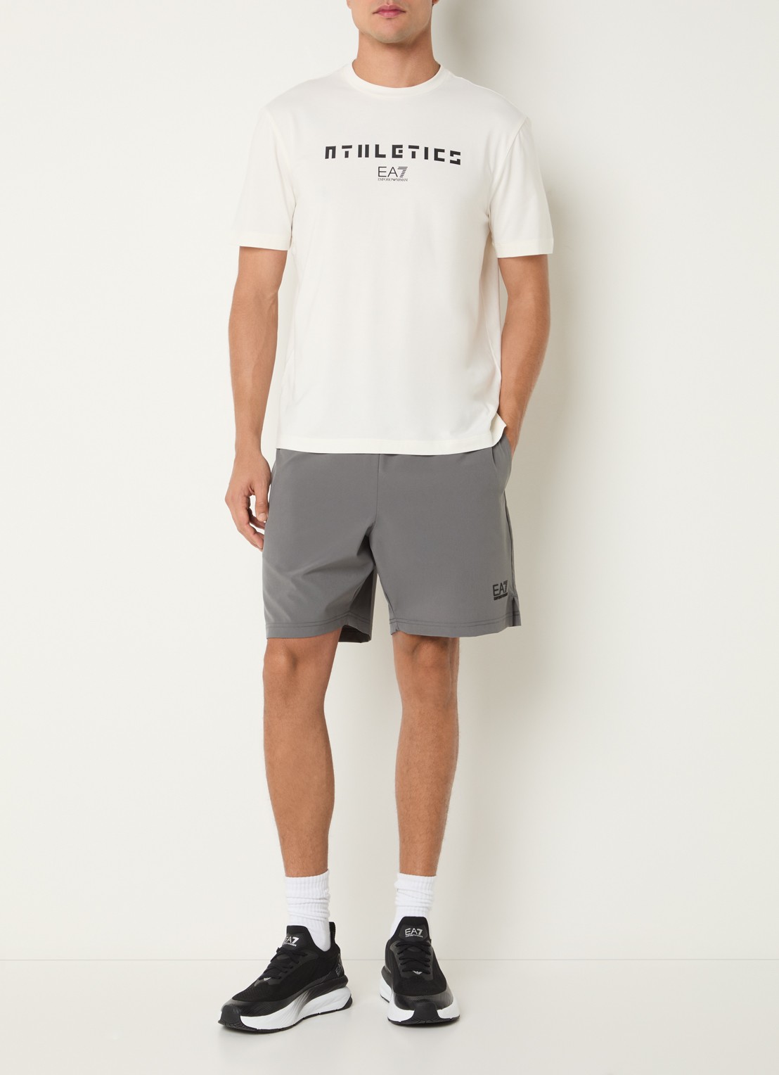 Armani T-shirt met logoprint - voorkant 2 creme