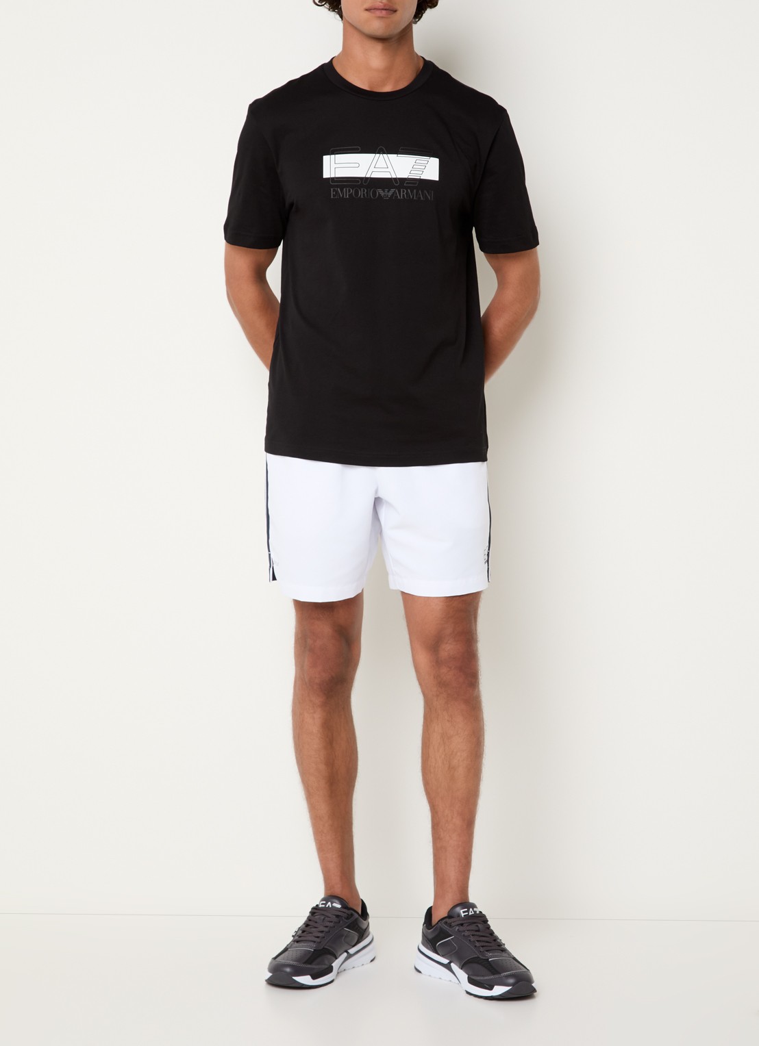 Armani T-shirt met logoprint - voorkant 4 zwart