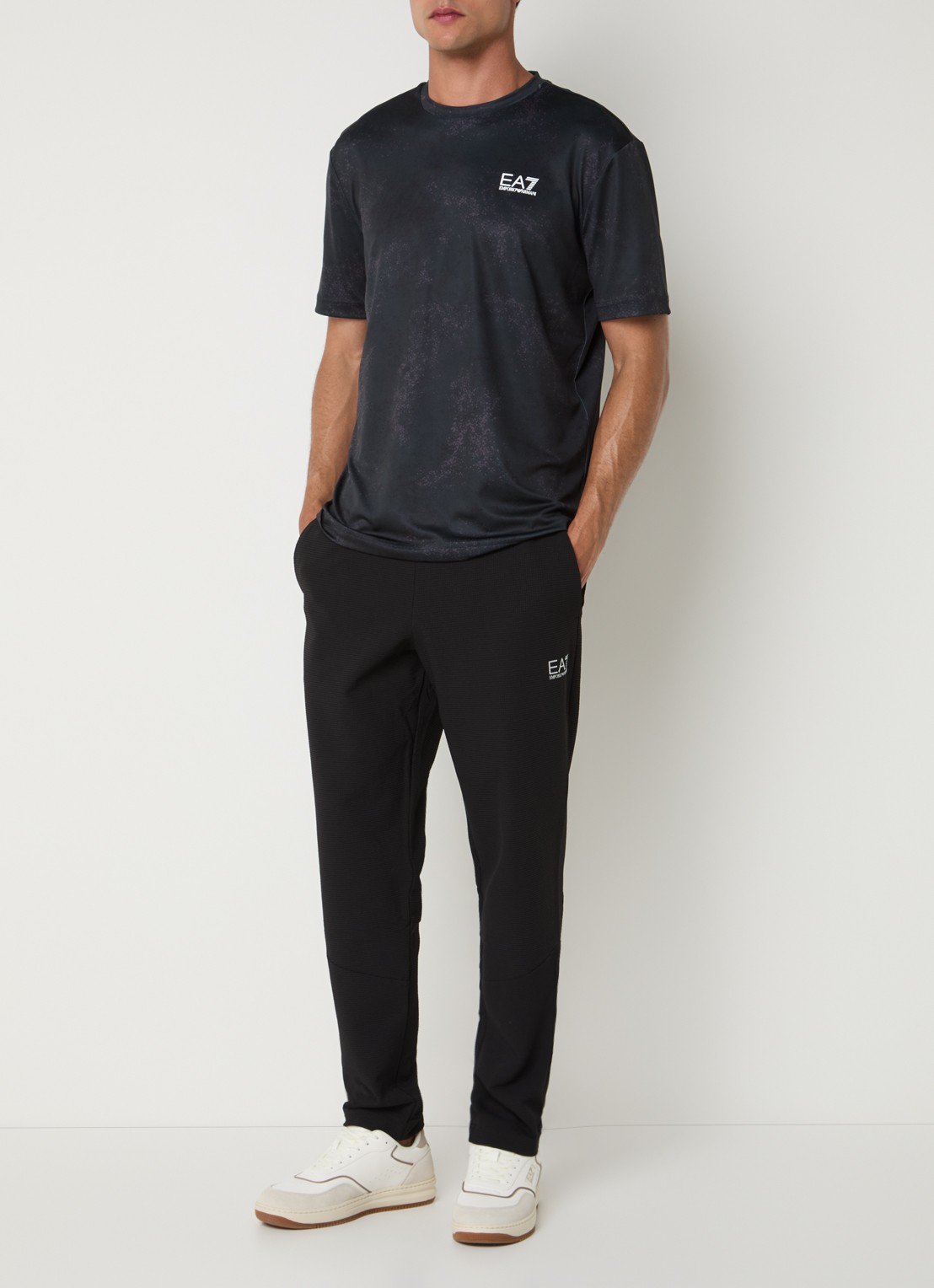 Armani T-shirt met logoprint - voorkant 4 zwart