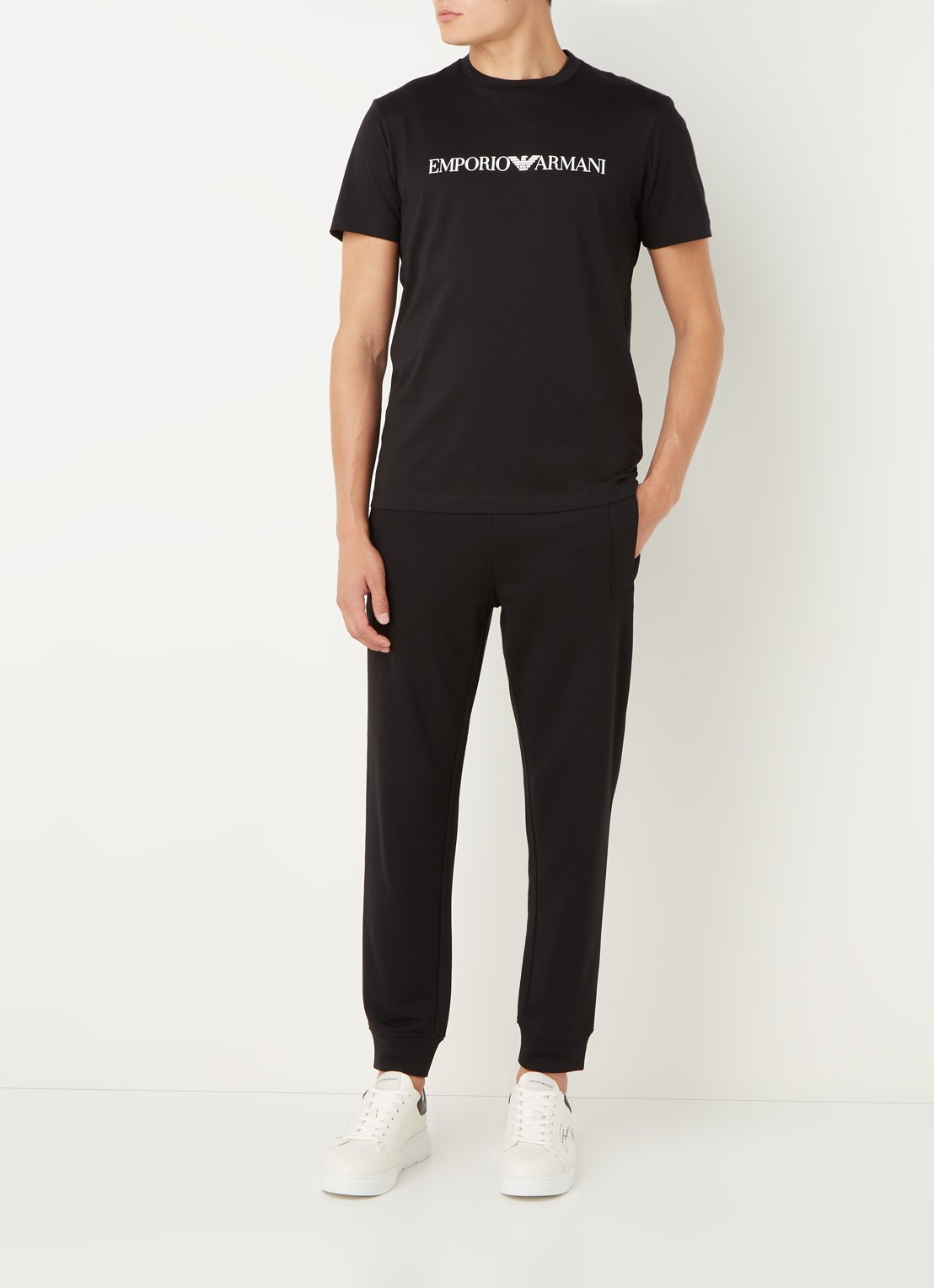 Armani T-shirt met logoprint - voorkant 2 zwart