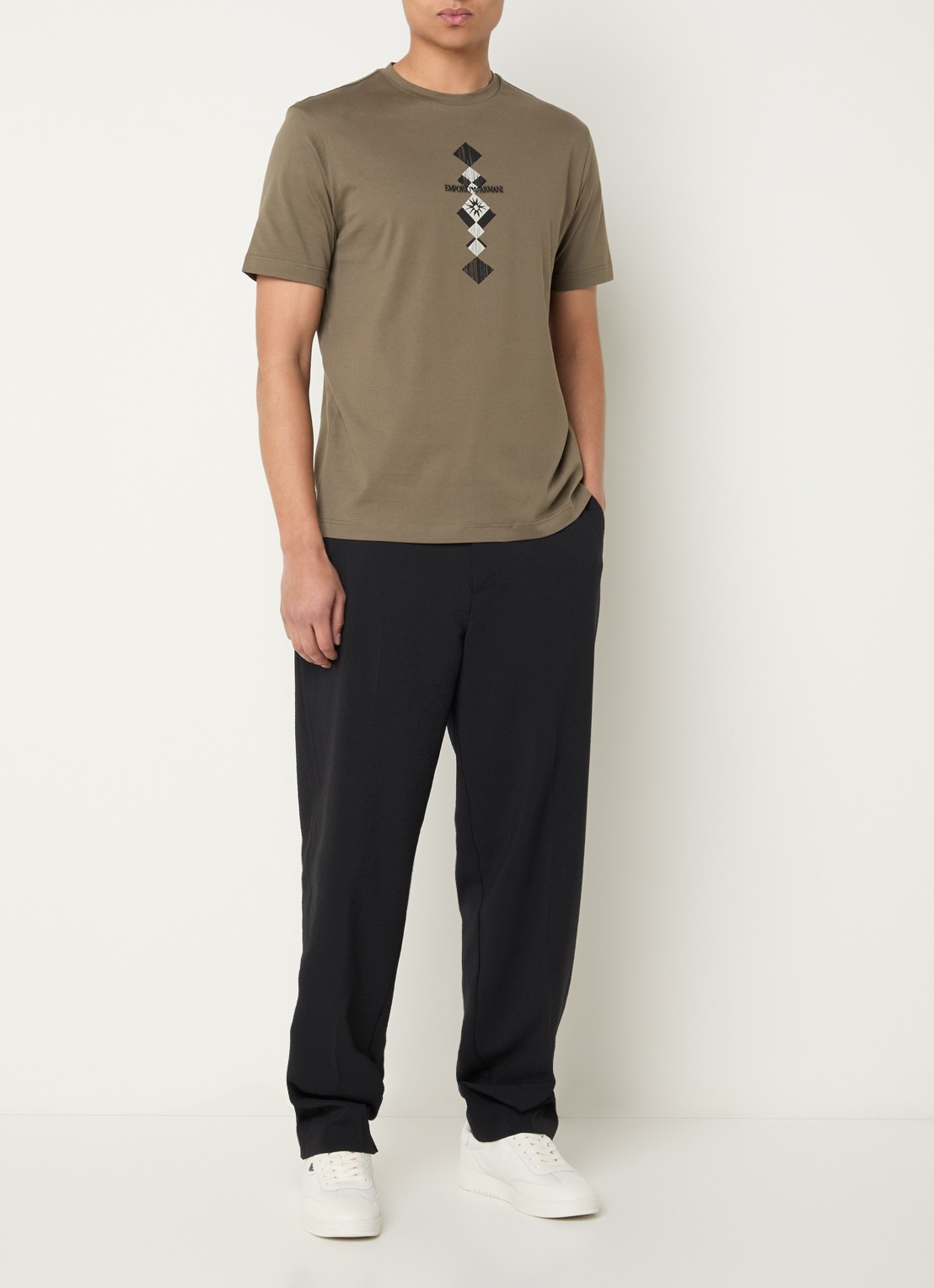 Armani T-shirt met logoprint - voorkant 2 zand