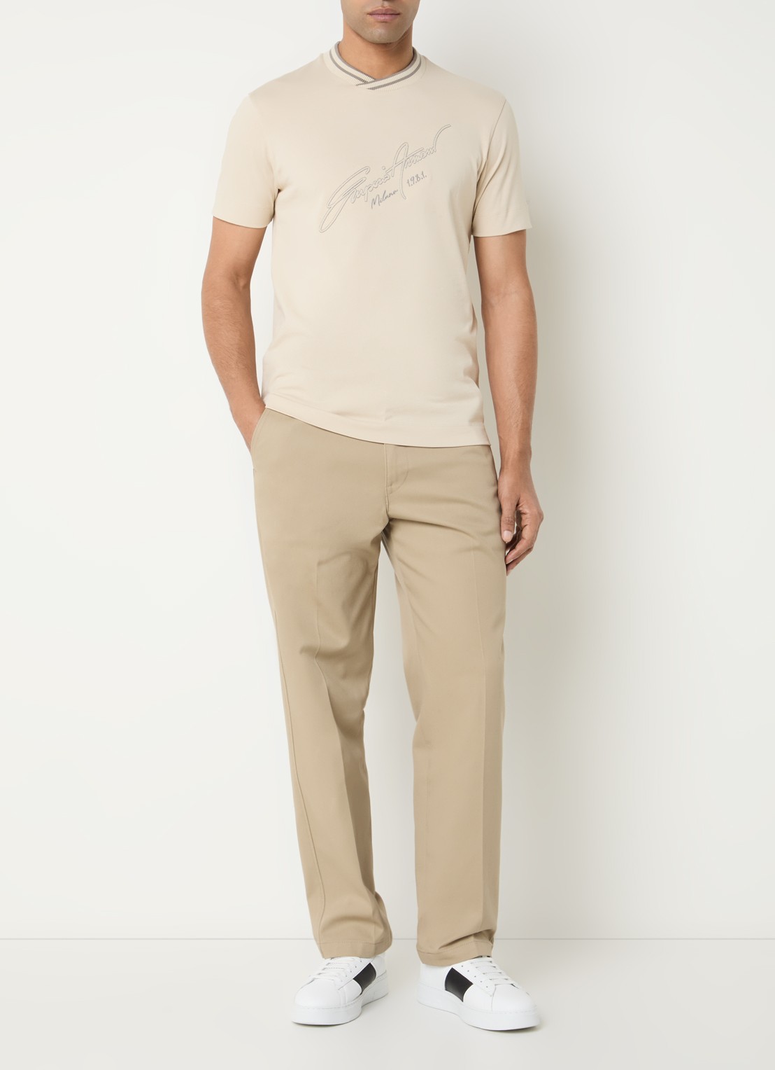 Armani T-shirt met logoprint - voorkant 3 beige