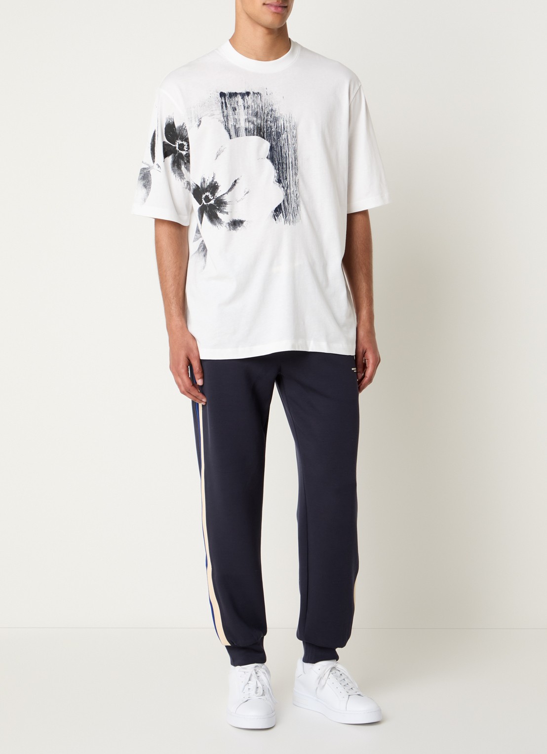 Armani T-shirt met print - voorkant 3 gebroken wit