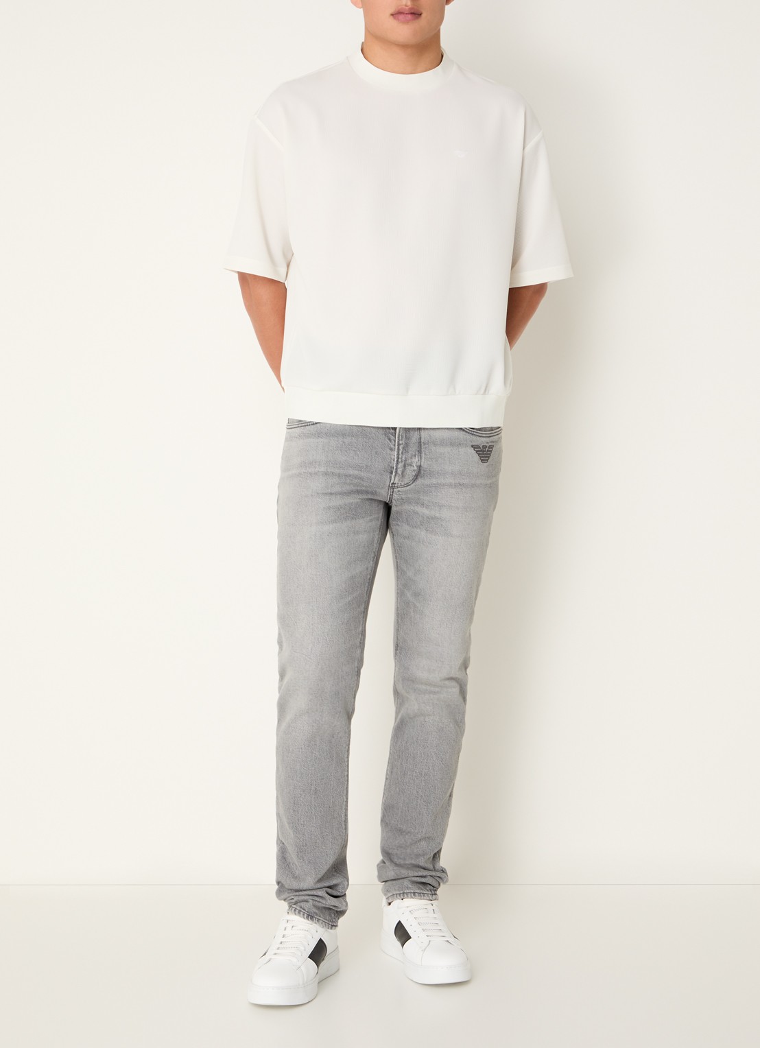 Armani T-shirt met structuur - voorkant 4 gebroken wit