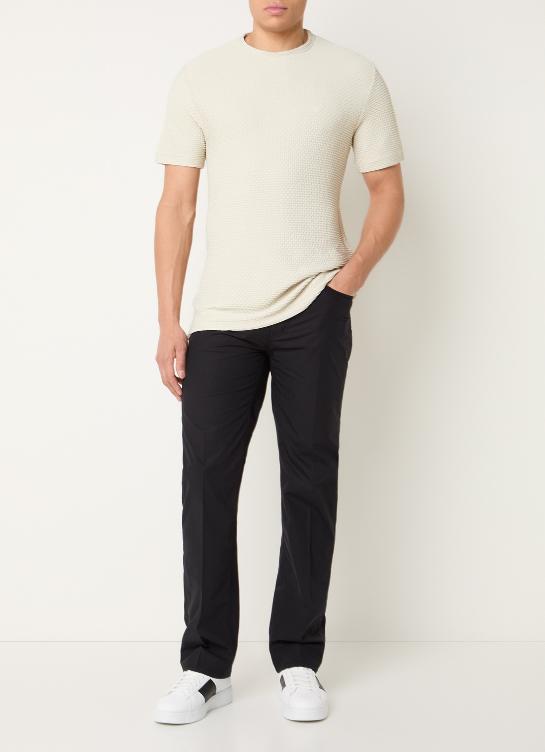 Armani T-shirt met structuur - voorkant 3 beige