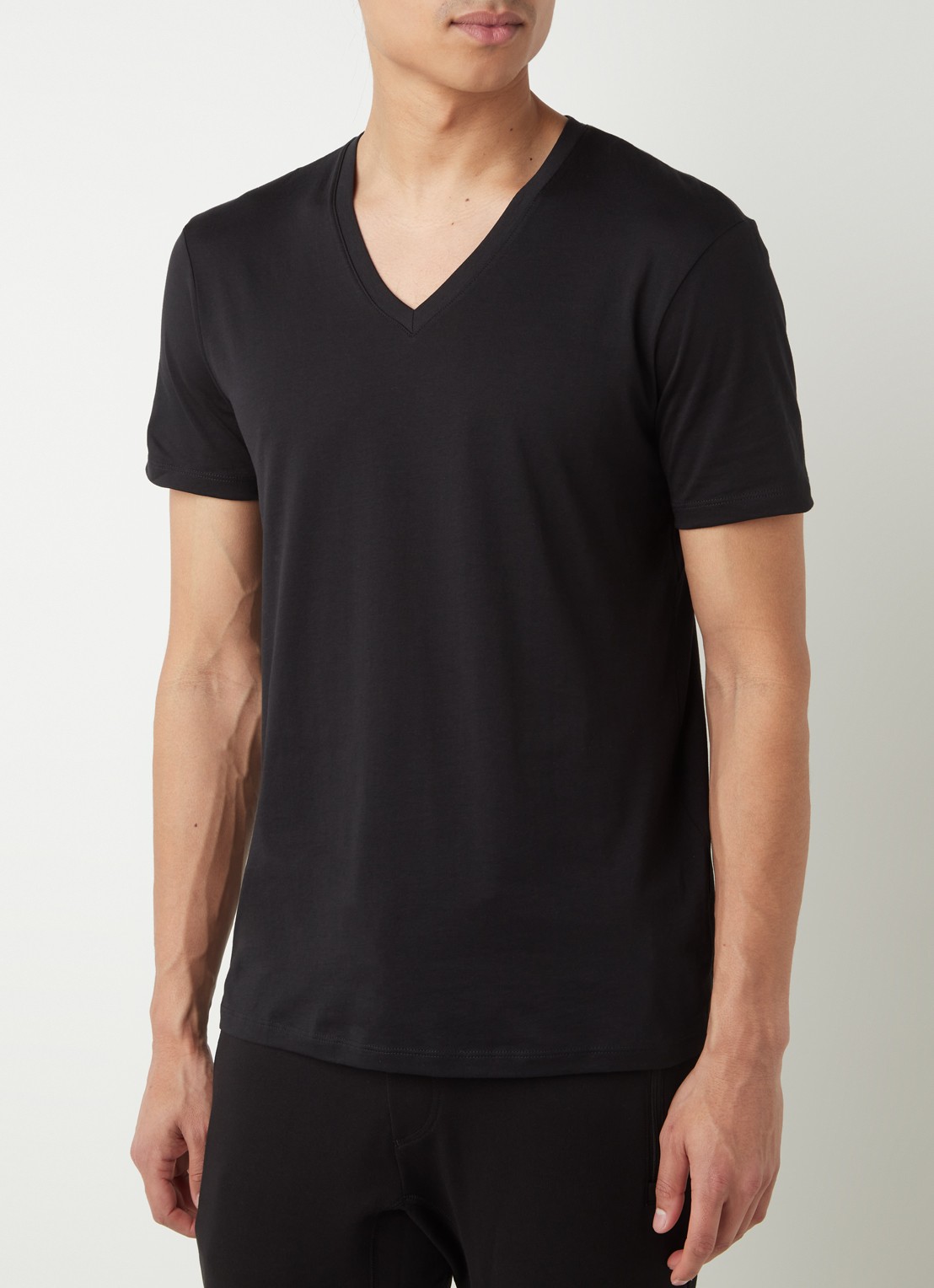 Armani T-shirt van pima katoen met V-hals - detail 4 zwart
