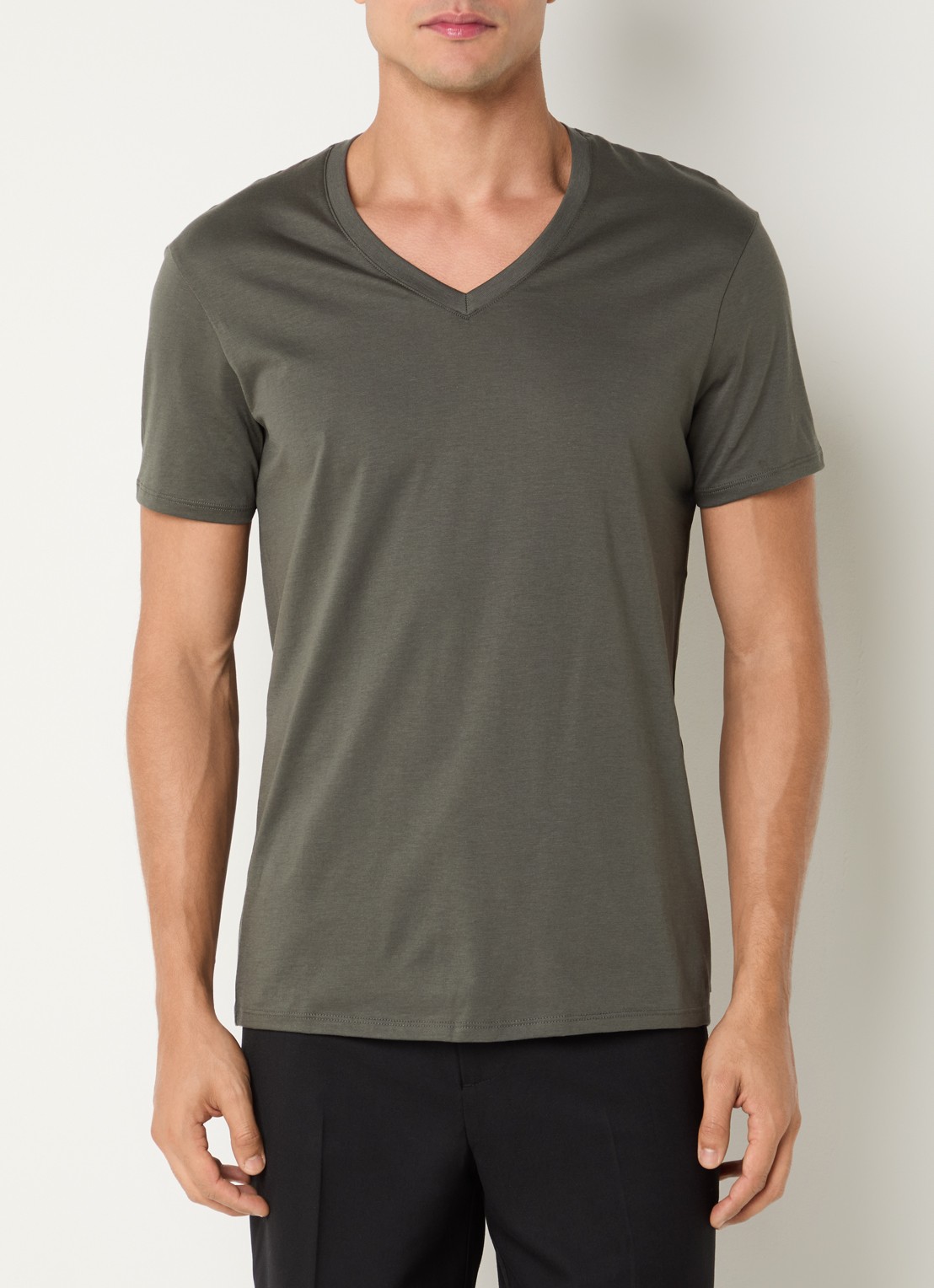 Armani T-shirt van pima katoen met V-hals - detail 4 olijfgroen