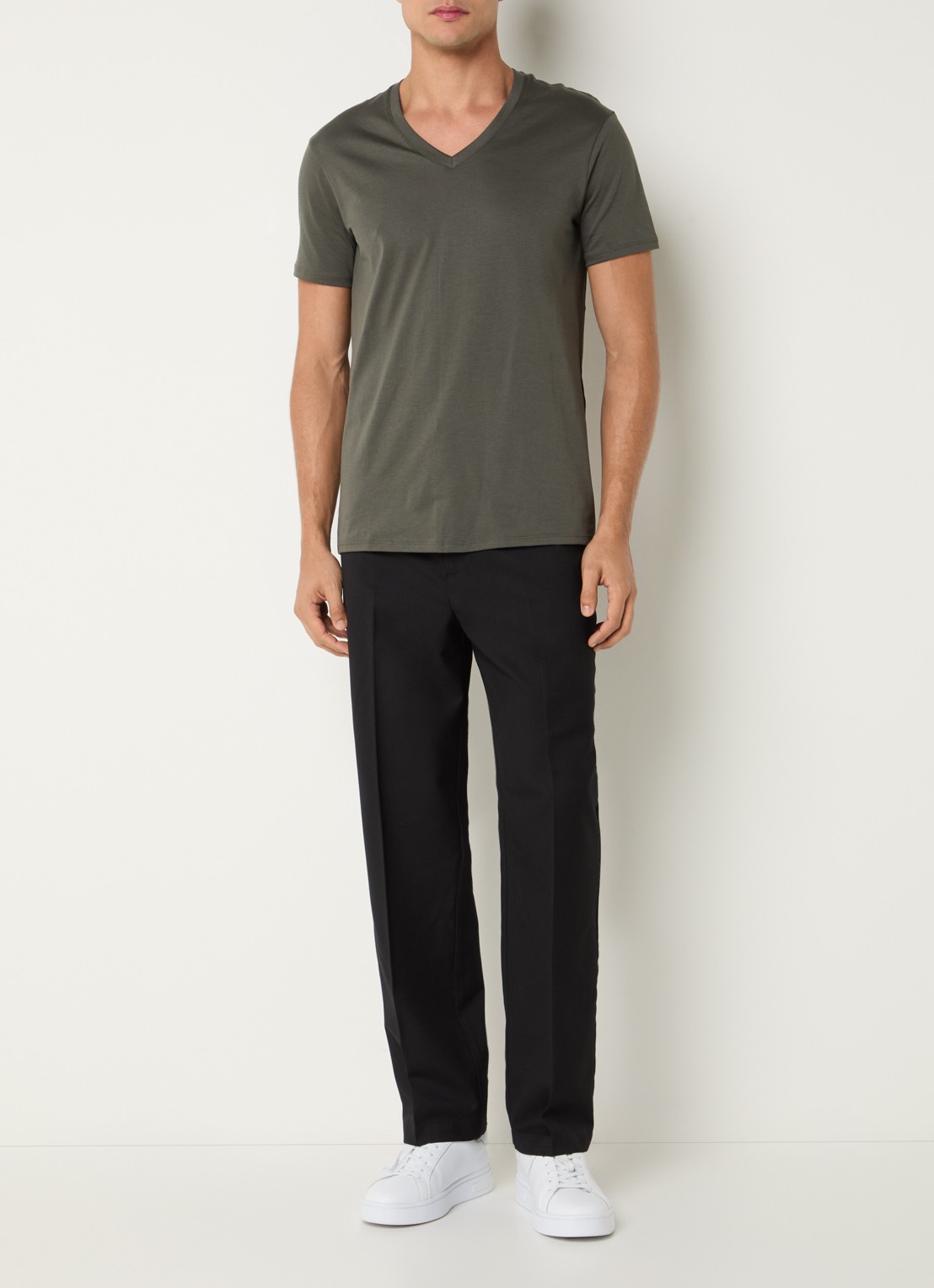 Armani T-shirt van pima katoen met V-hals - voorkant 3 olijfgroen