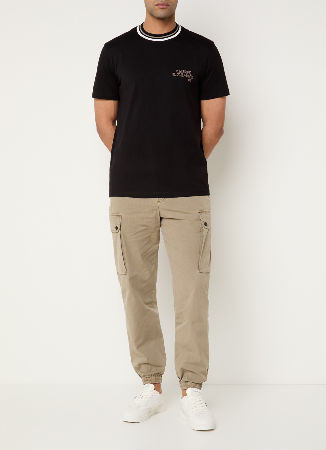 Armani Tapered fit cargobroek met klepzakken - voorkant 2 donkerbeige