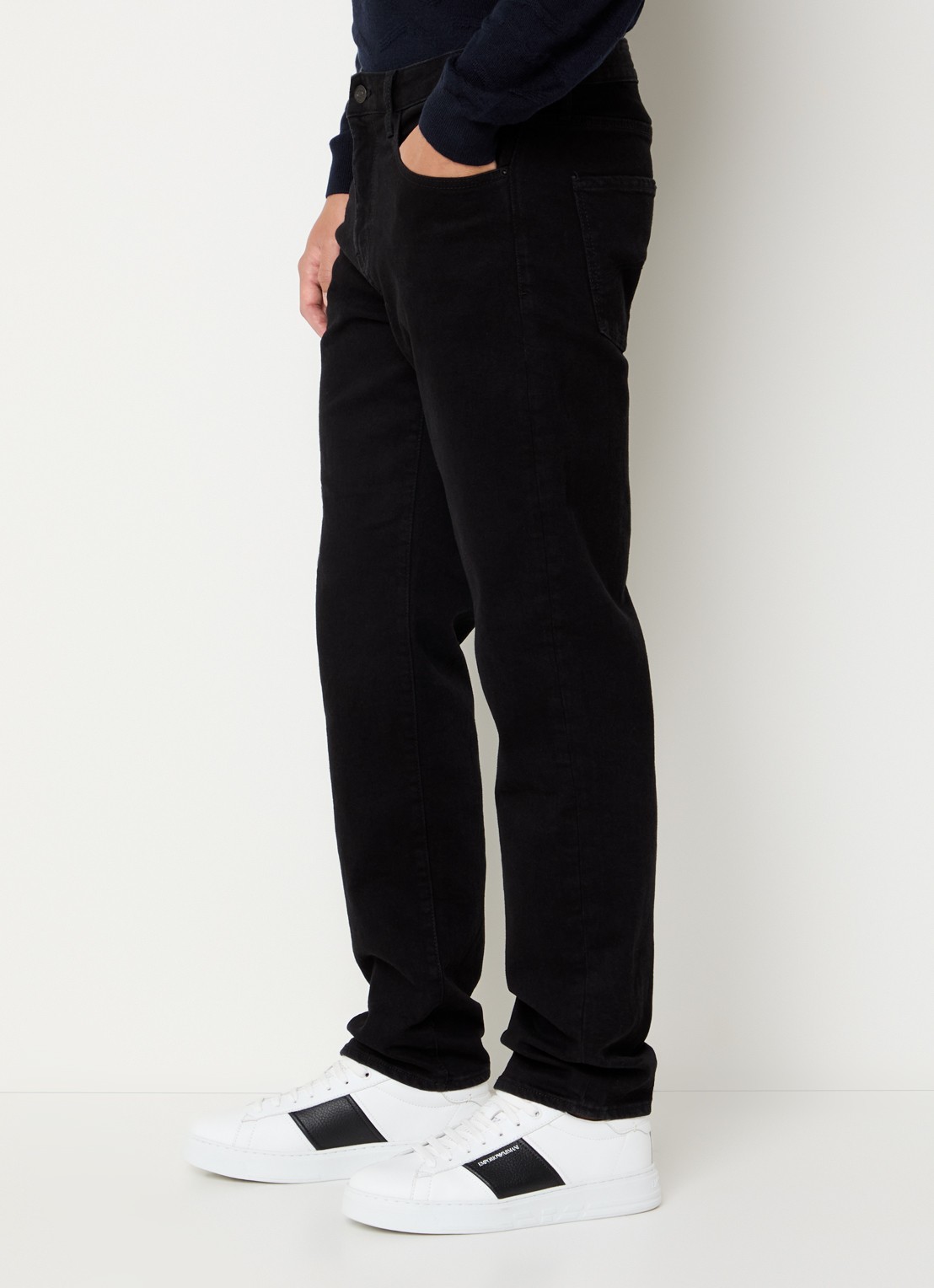 Armani Tapered fit jeans met gekleurde wassing - detail 4 zwart