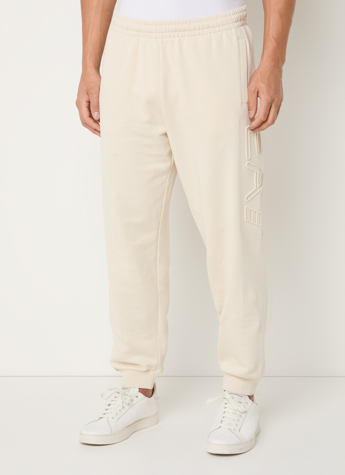 Armani Tapered fit joggingbroek met 3D logoprint - detail beige