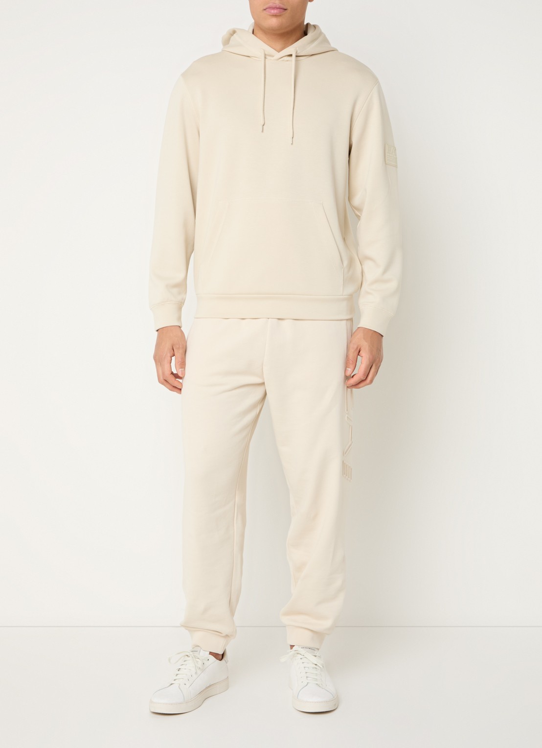 Armani Tapered fit joggingbroek met 3D logoprint - voorkant 4 beige