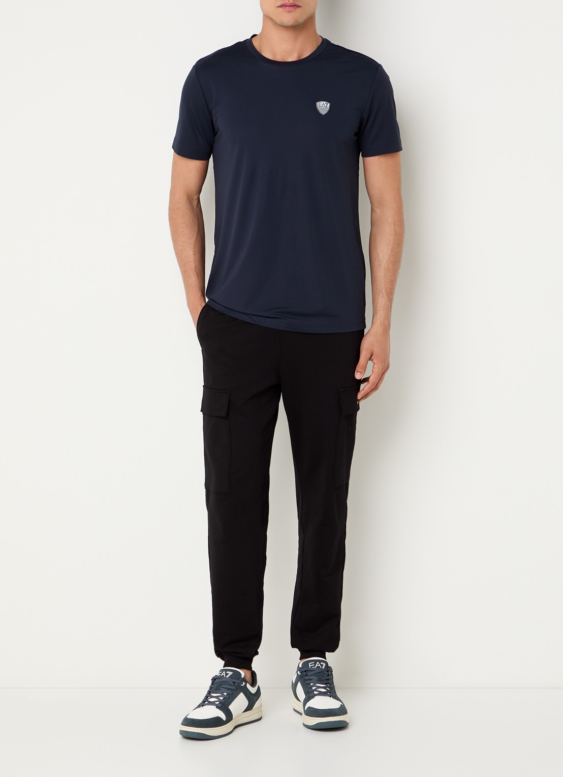 Armani Tapered fit joggingbroek met klepzakken en logo - voorkant 5 zwart