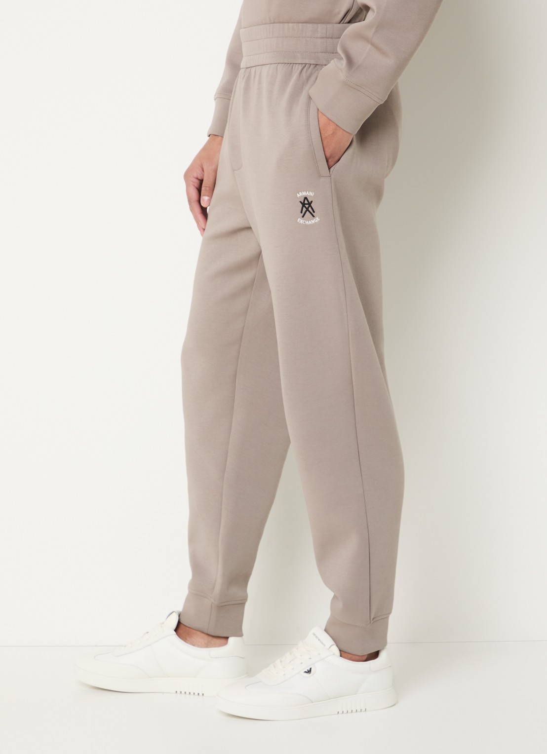 Armani Tapered fit joggingbroek met logo en steekzakken - detail 5 zand