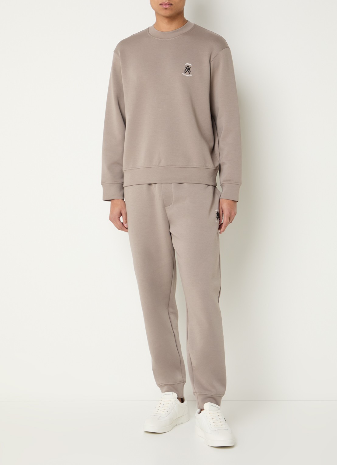 Armani Tapered fit joggingbroek met logo en steekzakken - voorkant 3 zand