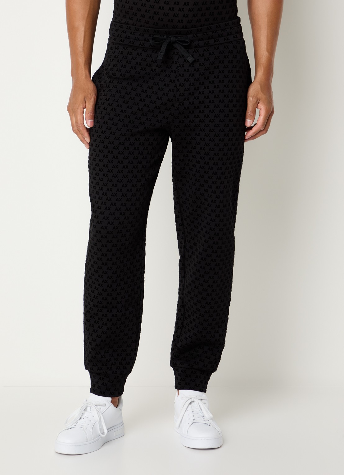 Armani Tapered fit joggingbroek met logo - detail 4 zwart