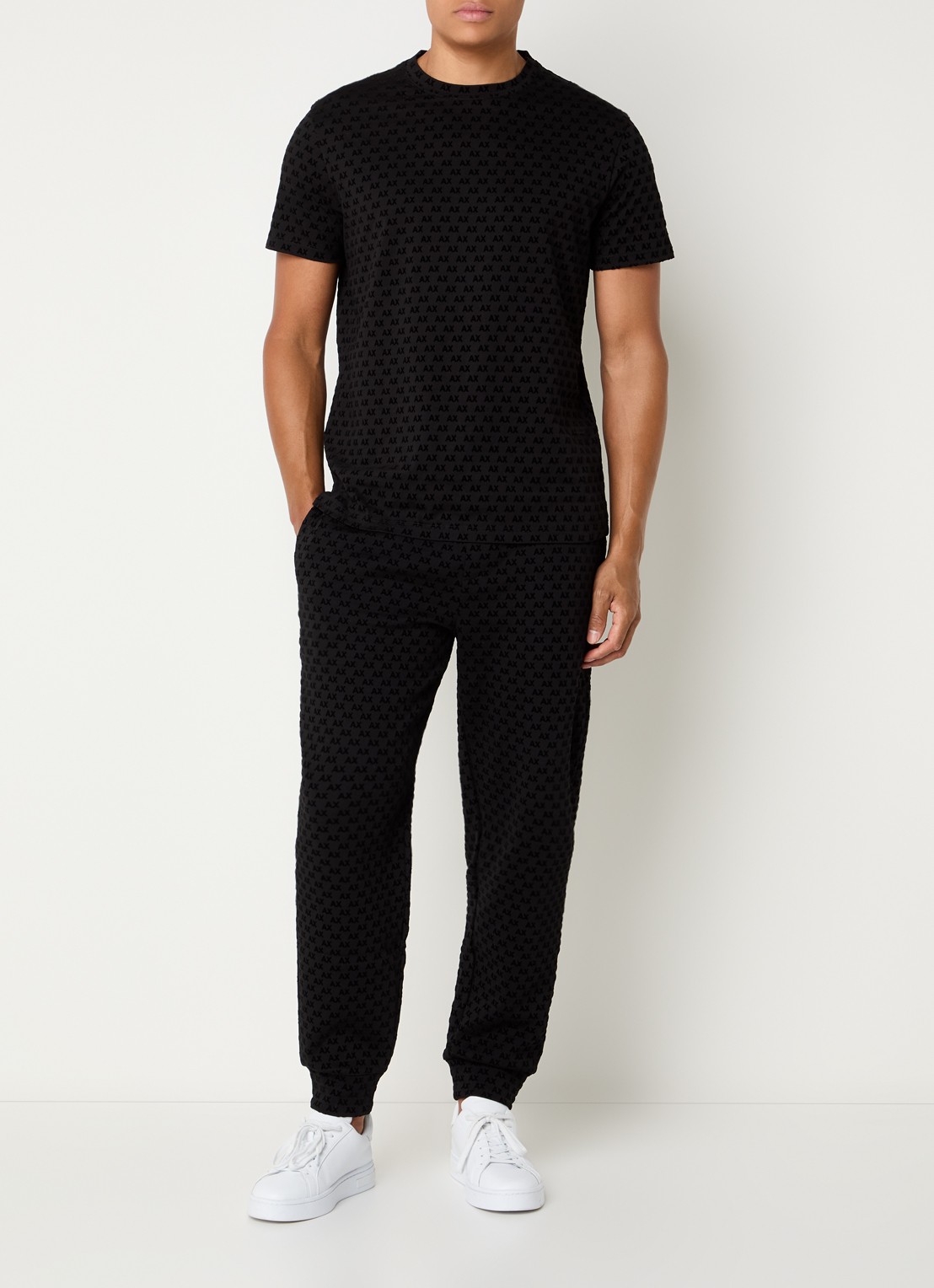 Armani Tapered fit joggingbroek met logo - voorkant 2 zwart