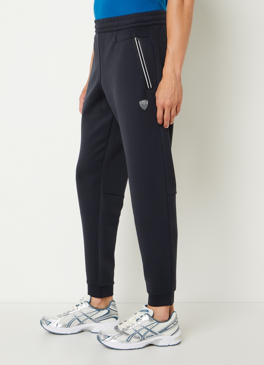 Armani Tapered fit joggingbroek met logo - detail 5 donkerblauw
