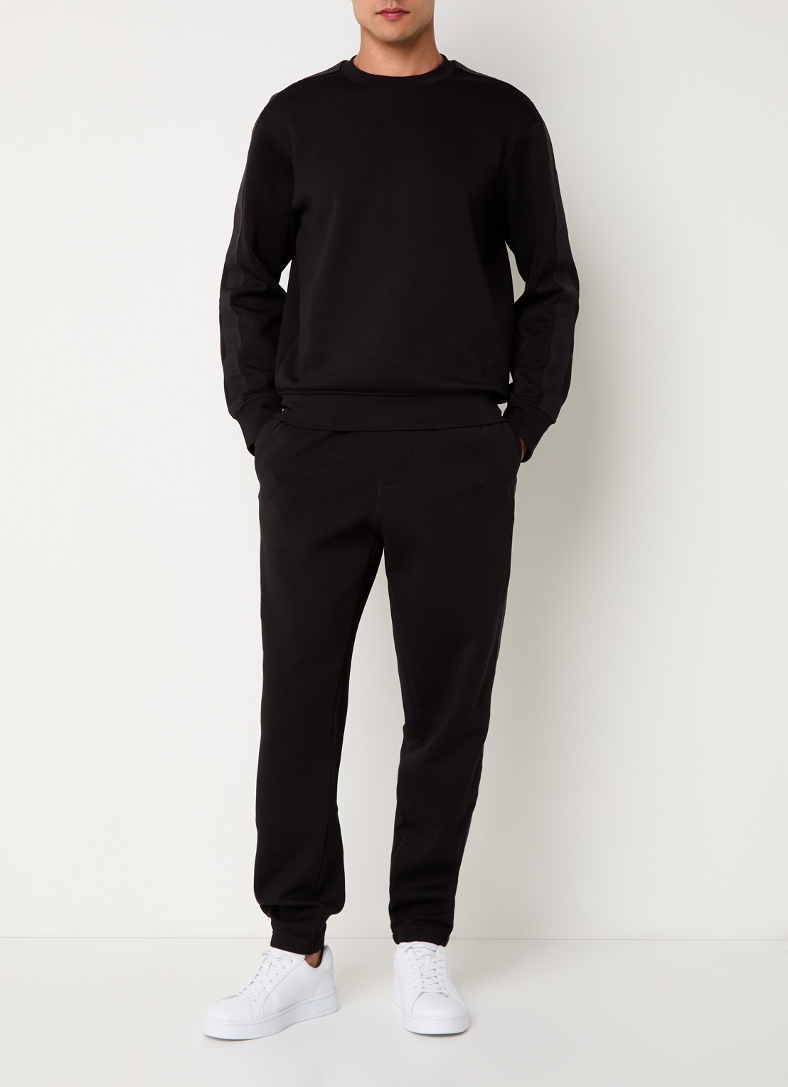 Armani Tapered fit joggingbroek met logoband met steekzakken - voorkant 2 zwart