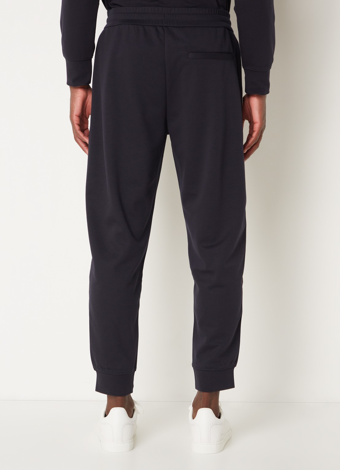Armani Tapered fit joggingbroek met logoborduring en steekzakken - achterkant donkerblauw