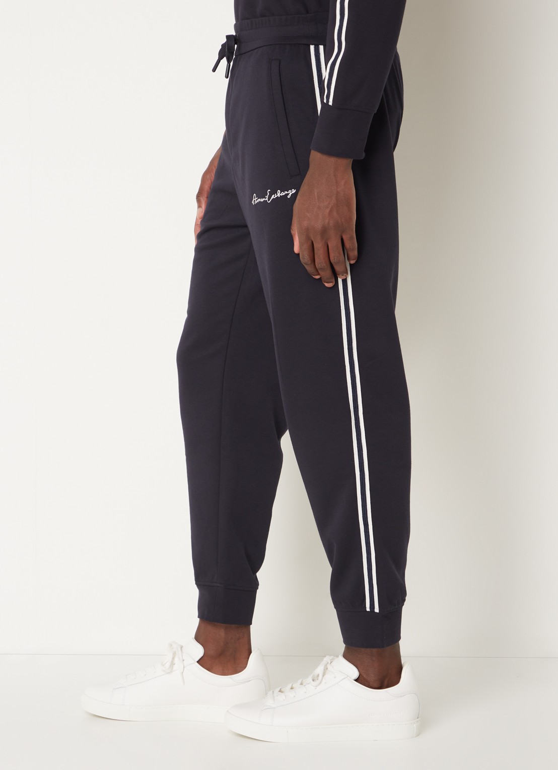 Armani Tapered fit joggingbroek met logoborduring en steekzakken - detail 3 donkerblauw