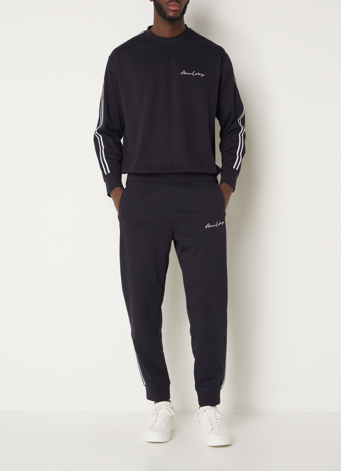 Armani Tapered fit joggingbroek met logoborduring en steekzakken - voorkant 5 donkerblauw