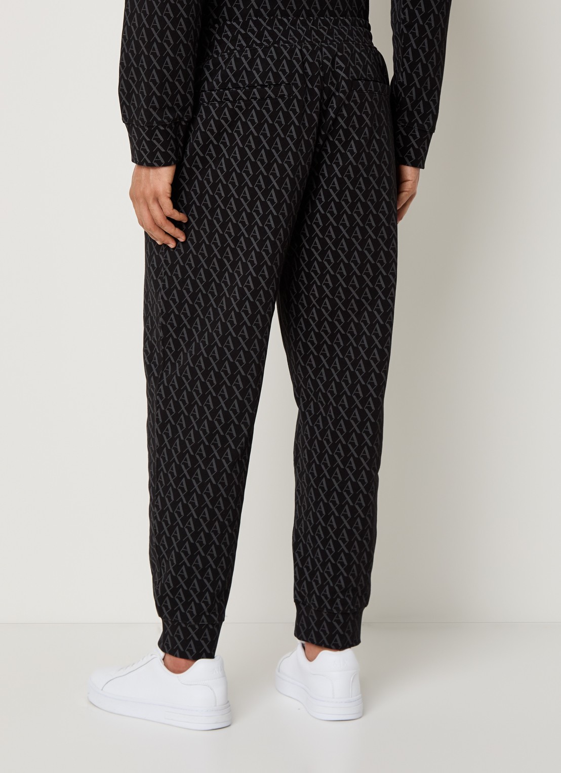 Armani Tapered fit joggingbroek met logoprint en steekzakken - achterkant zwart