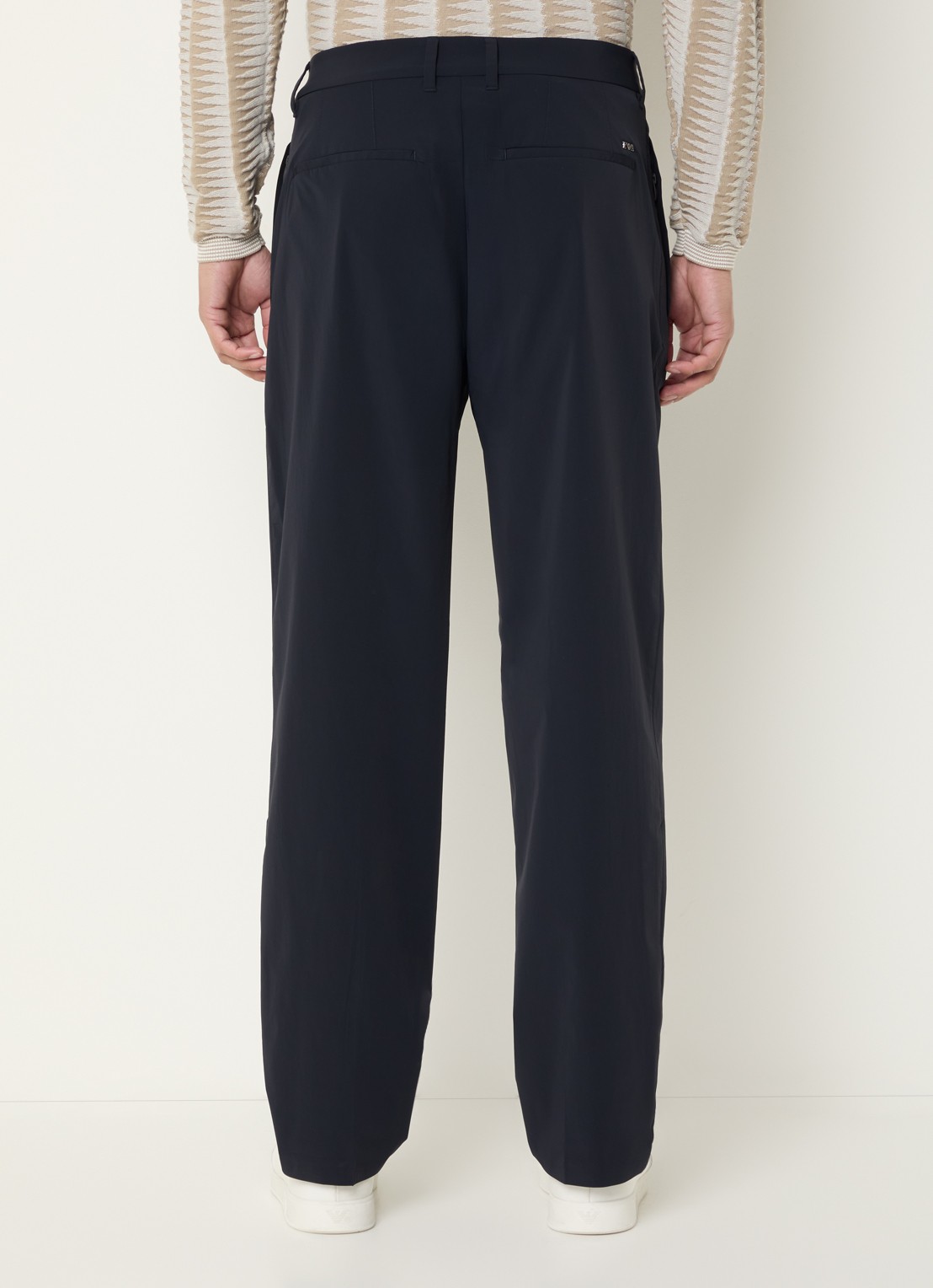 Armani Tapered fit joggingbroek met paspelzakken - achterkant donkerblauw