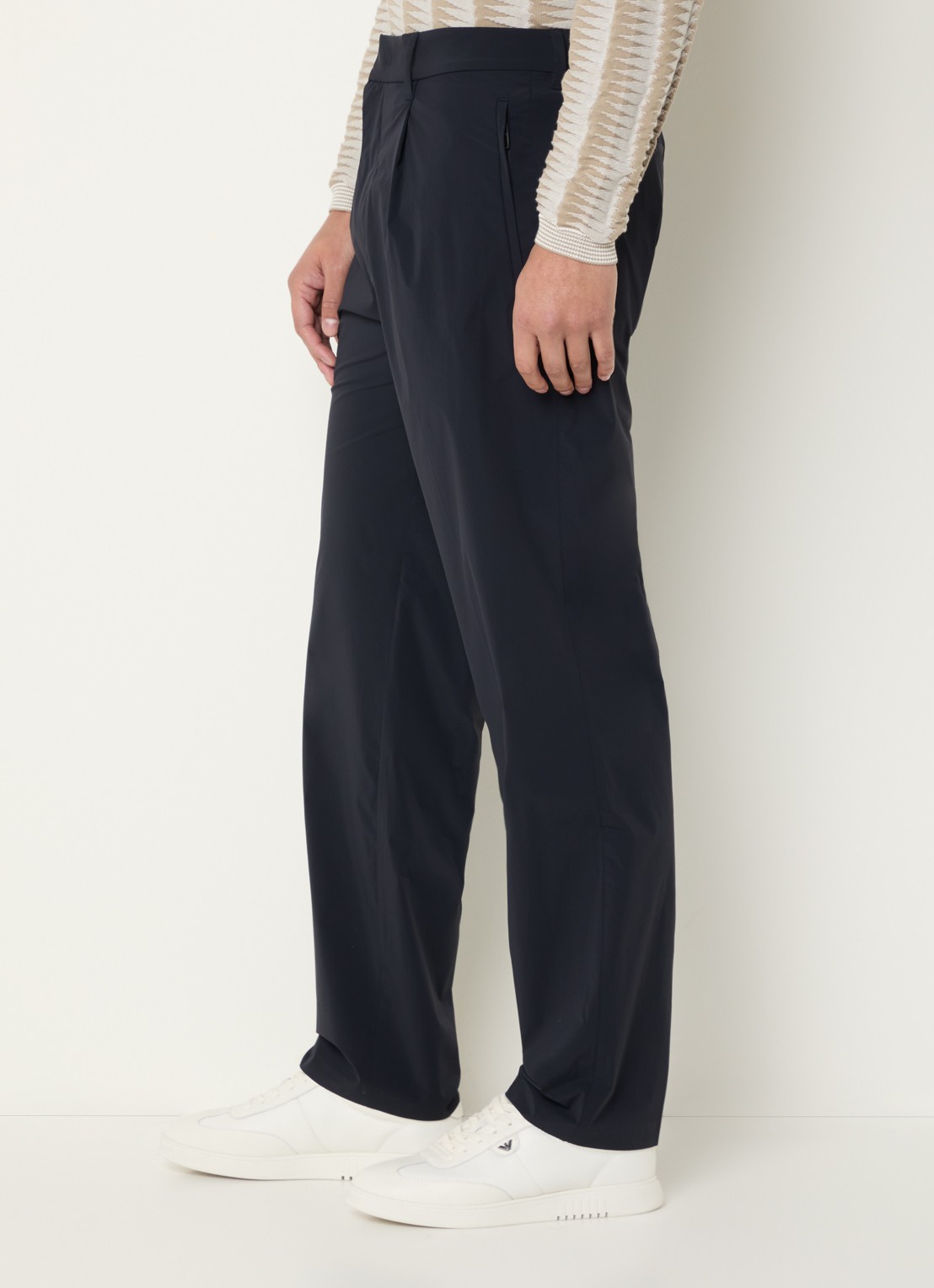 Armani Tapered fit joggingbroek met paspelzakken - detail 5 donkerblauw