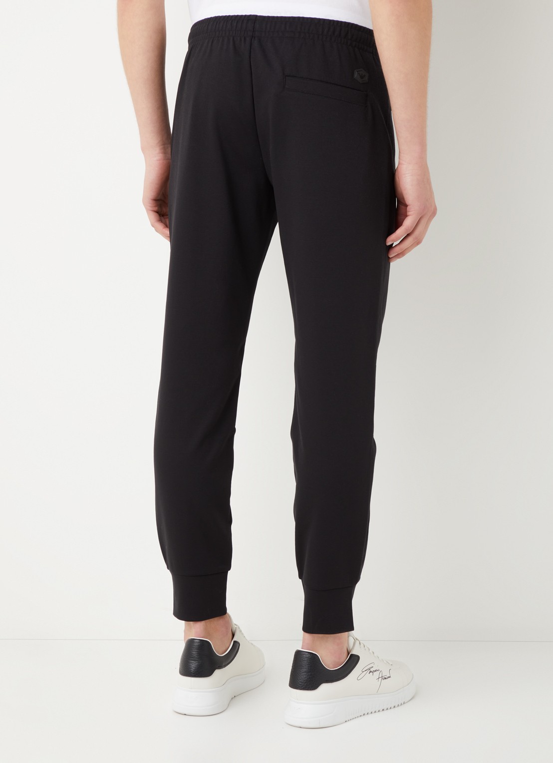 Armani Tapered fit joggingbroek met persplooi - achterkant zwart