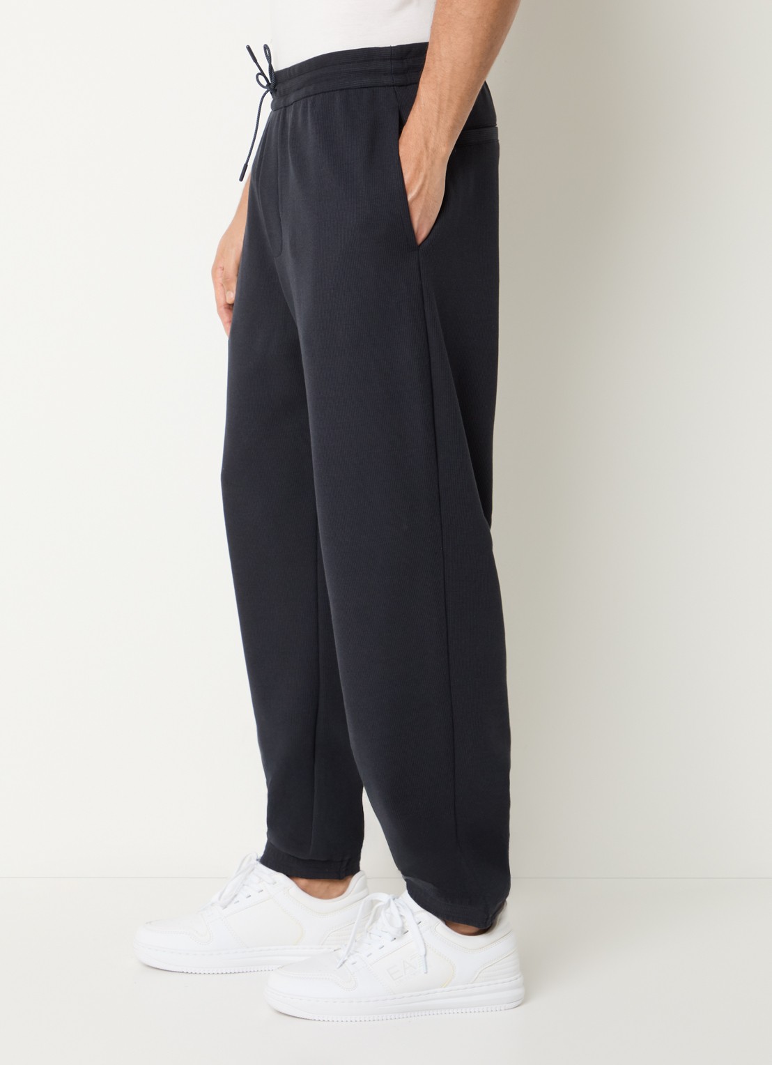 Armani Tapered fit joggingbroek met ribstructuur - detail 5 donkerblauw