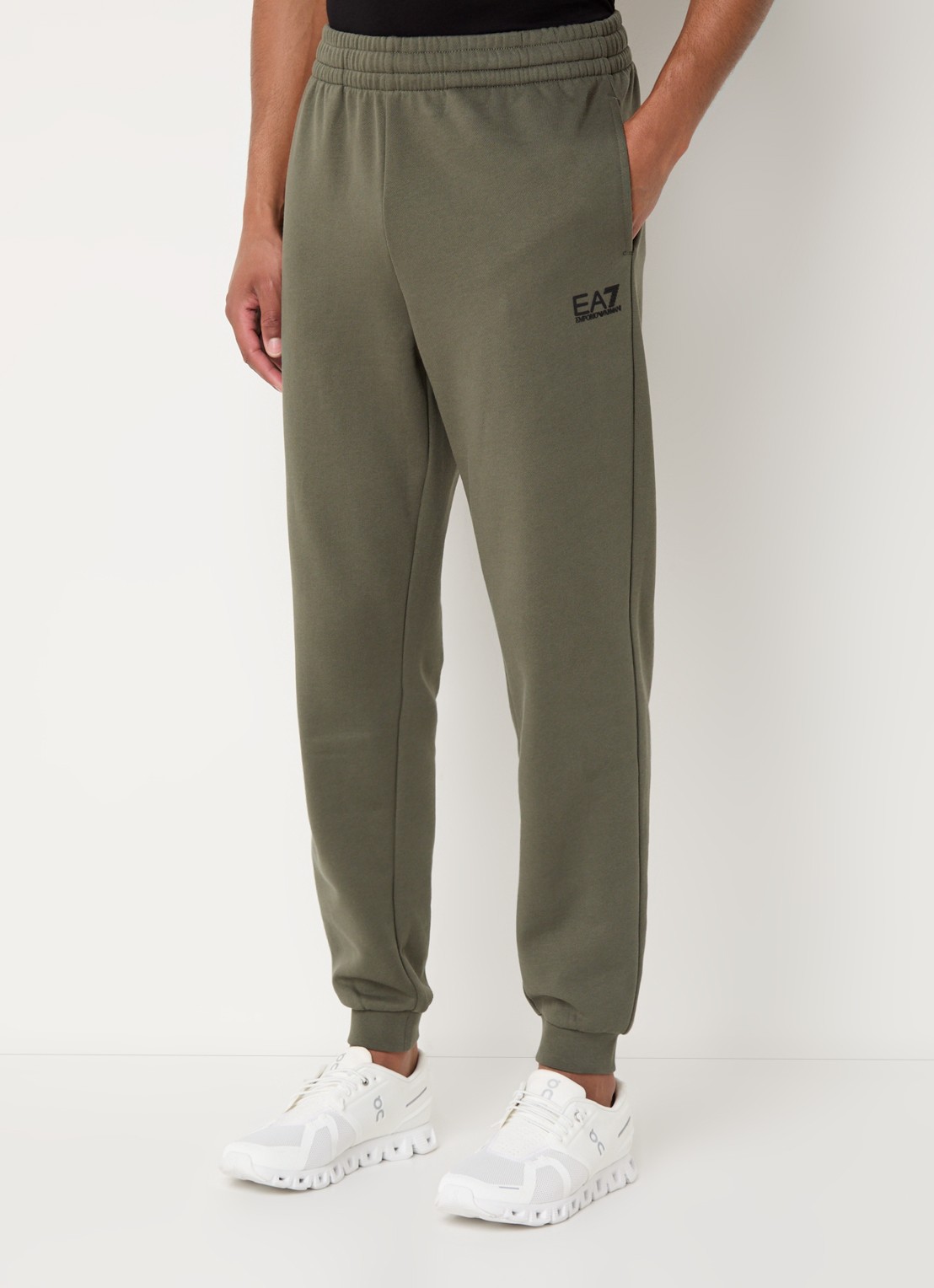 Armani Tapered fit joggingbroek met steekzakken en logo - detail 2 legergroen